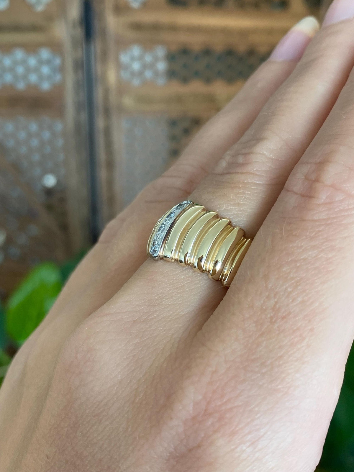 Solid 14k White & Yellow Gold Diamonds Scalloped Ring Band - Size 7.25