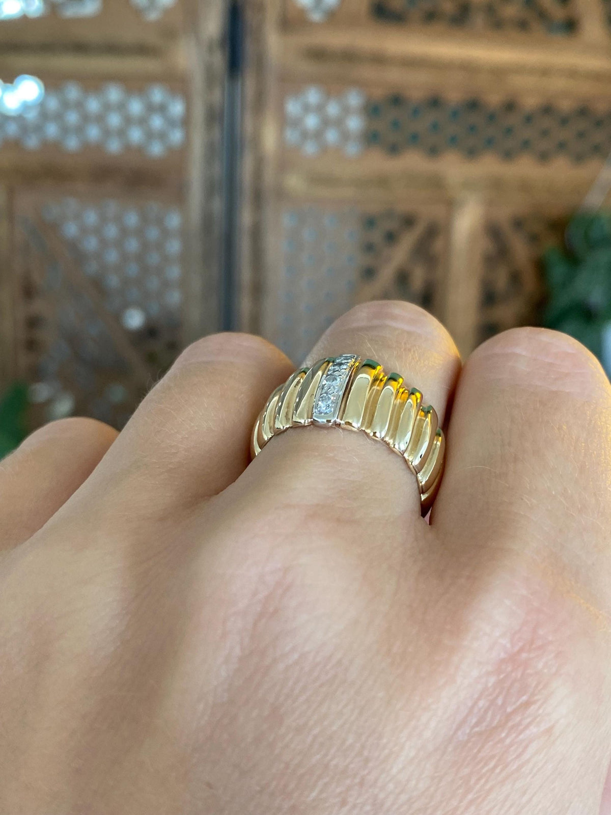 Solid 14k White & Yellow Gold Diamonds Scalloped Ring Band - Size 7.25