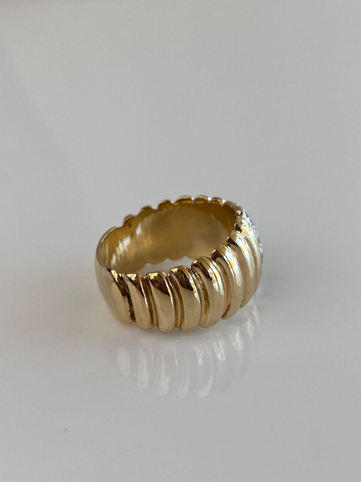 Solid 14k White & Yellow Gold Diamonds Scalloped Ring Band - Size 7.25