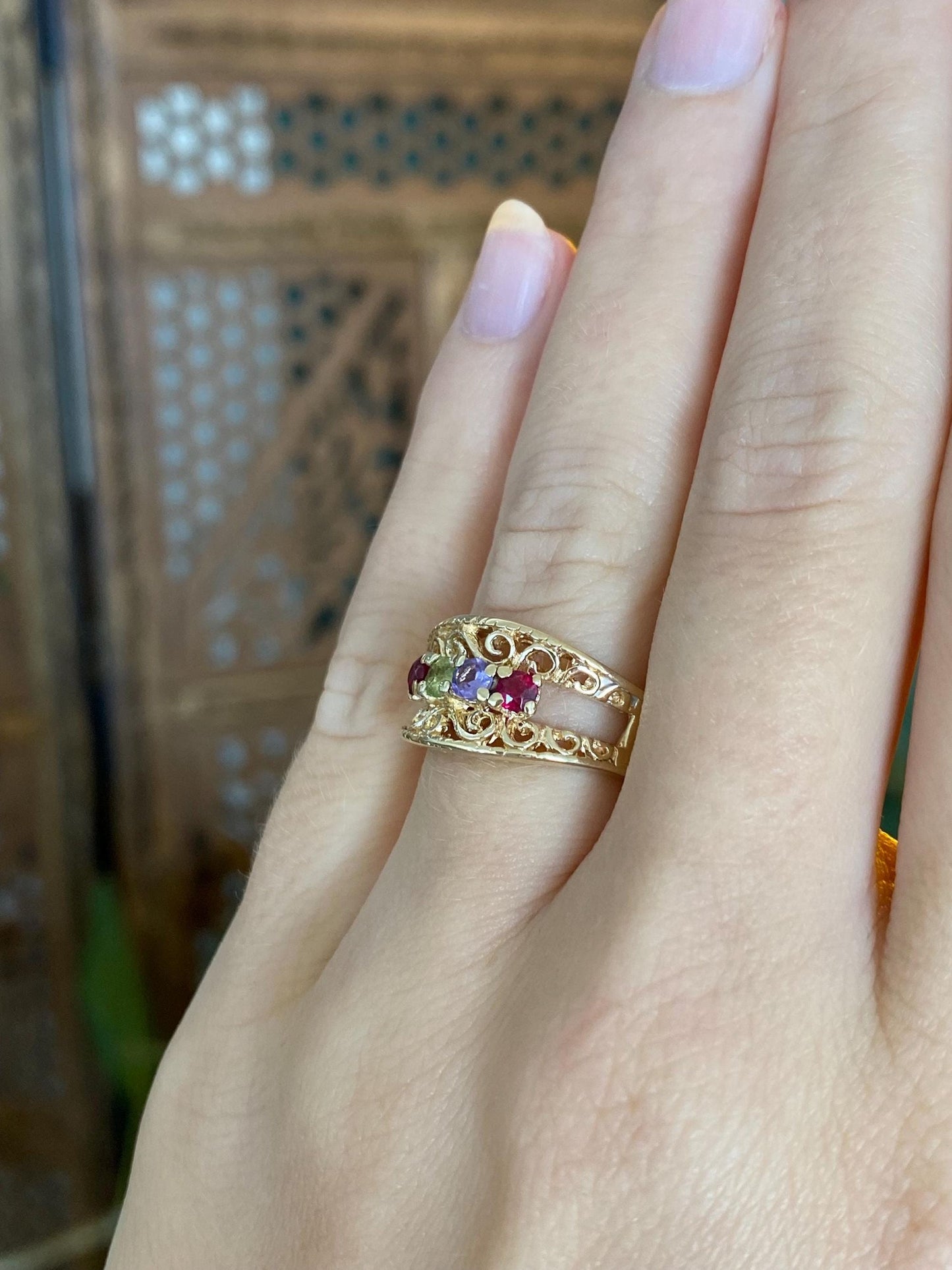 Vintage Solid 14k Yellow Gold Pink Spinel Peridot Amethyst Filigree Ring Band - Size 5.75