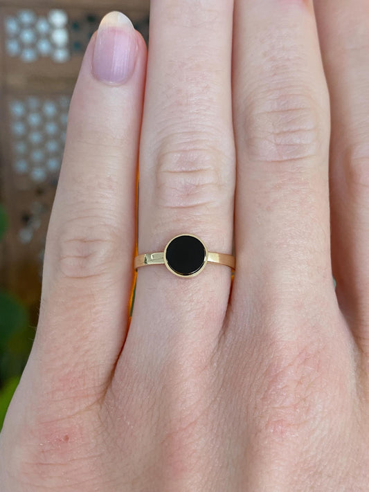 Vintage Solid 14k Yellow Gold Onyx Ring - Size 5.25