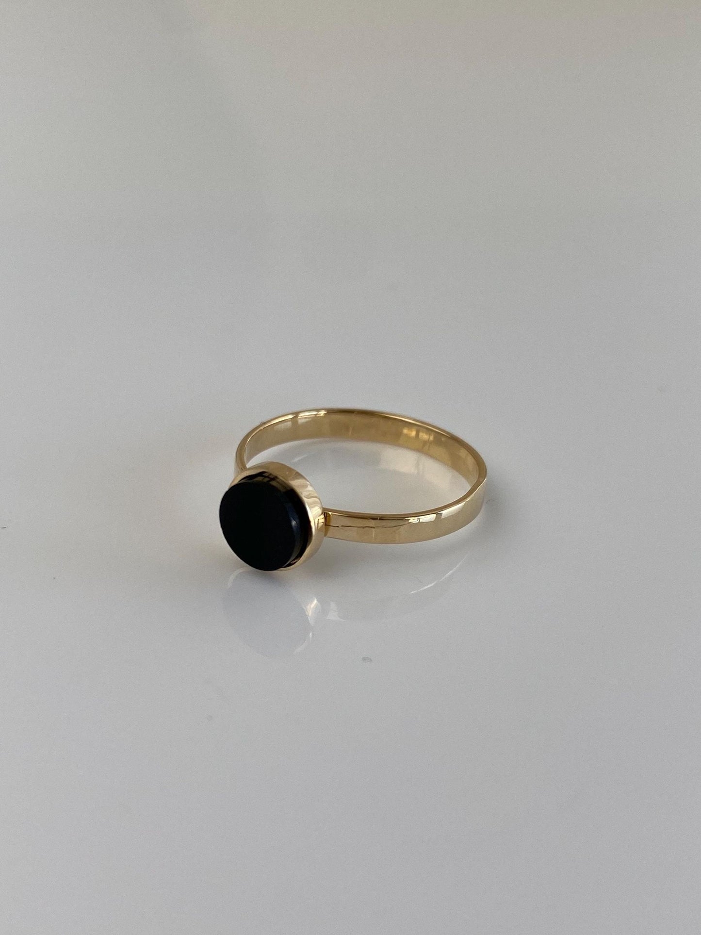 Vintage Solid 14k Yellow Gold Onyx Ring - Size 5.25