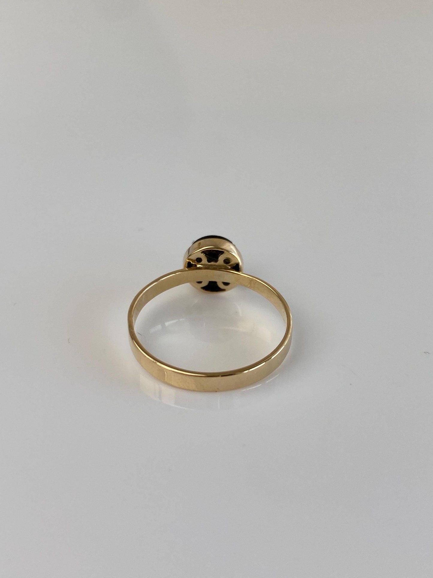 Vintage Solid 14k Yellow Gold Onyx Ring - Size 5.25
