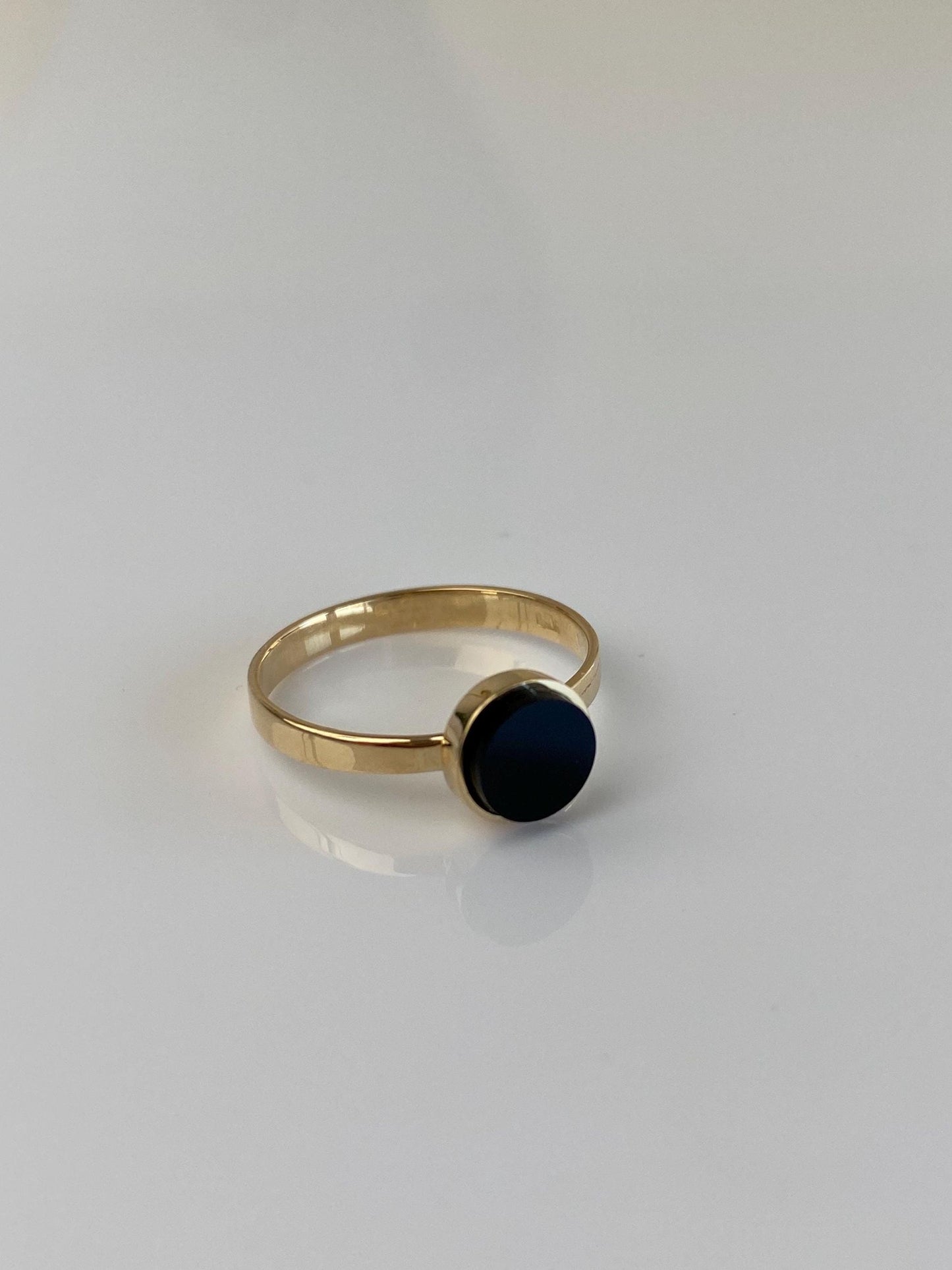 Vintage Solid 14k Yellow Gold Onyx Ring - Size 5.25