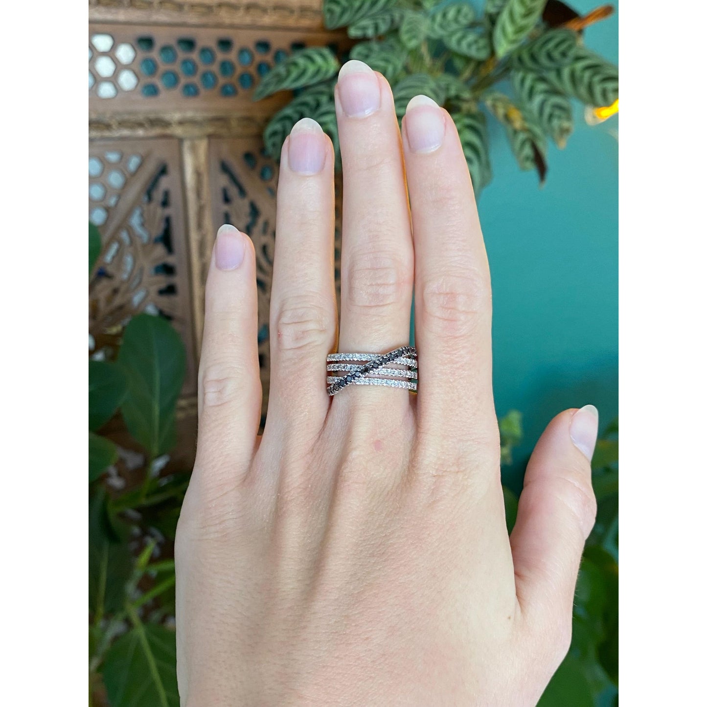 Vintage Solid 14k White Gold Black & Clear Diamond Ring - Size 6.75