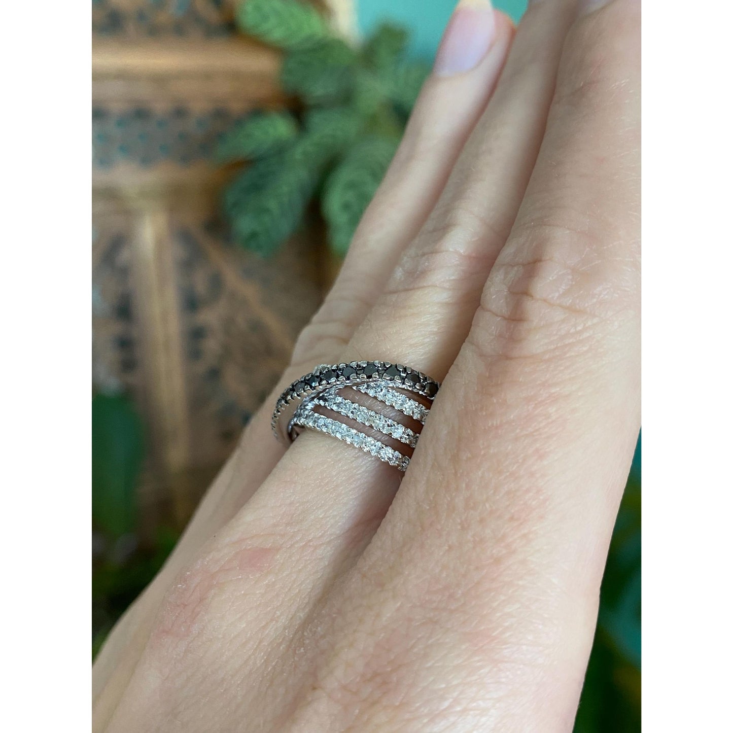 Vintage Solid 14k White Gold Black & Clear Diamond Ring - Size 6.75