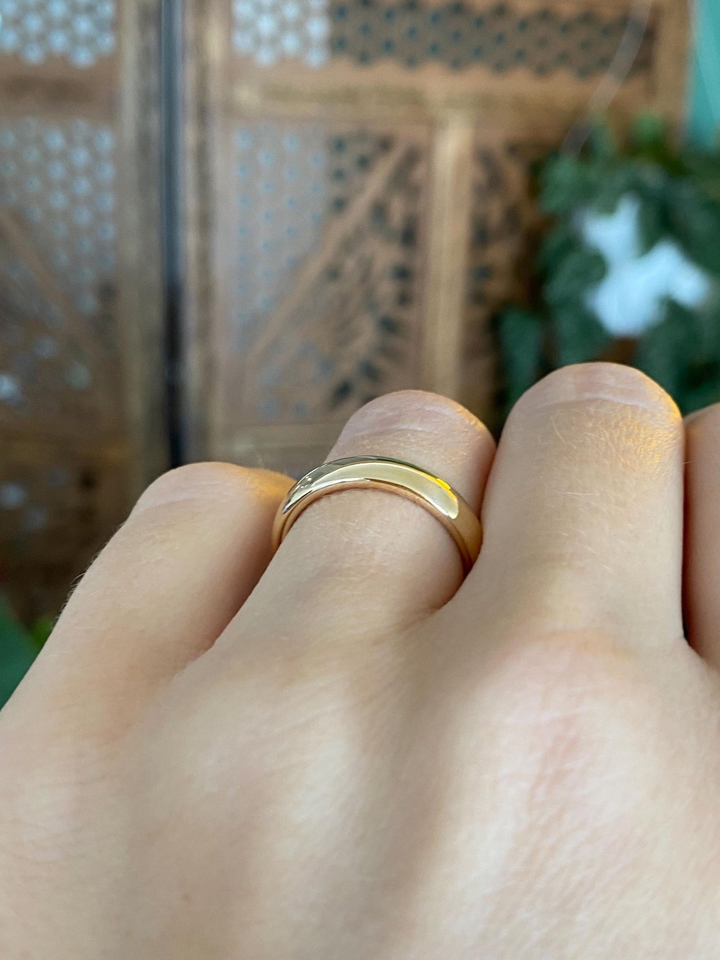 Vintage Solid 18k Yellow Gold Chunky Ring Band - Size 5.75