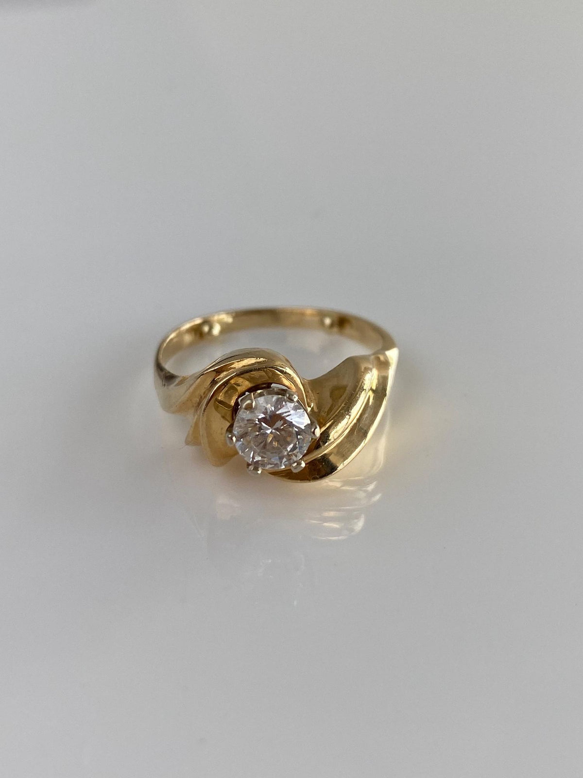 Vintage Solid 14k Yellow Gold Clear Quartz Twist Ring - Size 8.25
