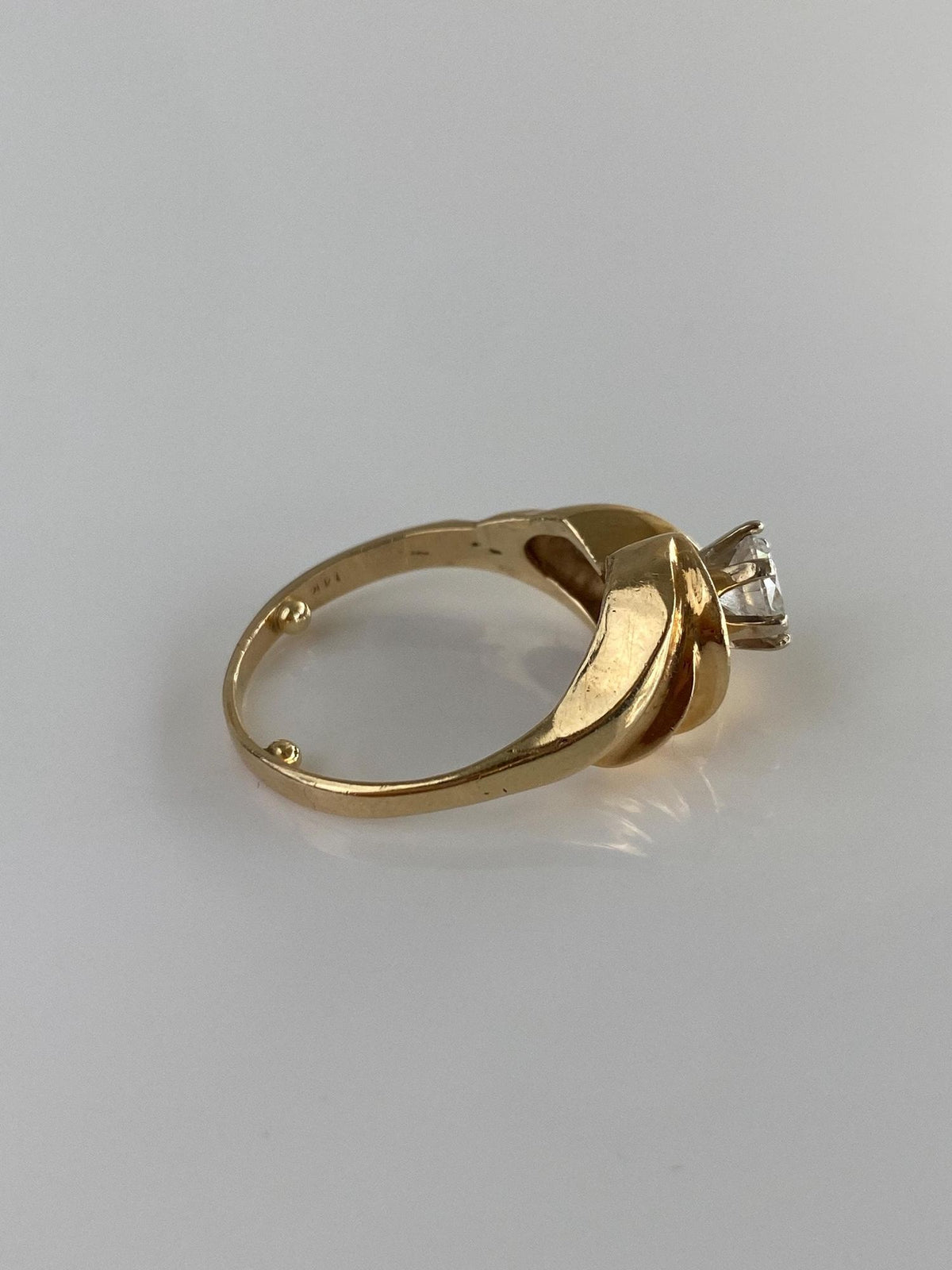 Vintage Solid 14k Yellow Gold Clear Quartz Twist Ring - Size 8.25