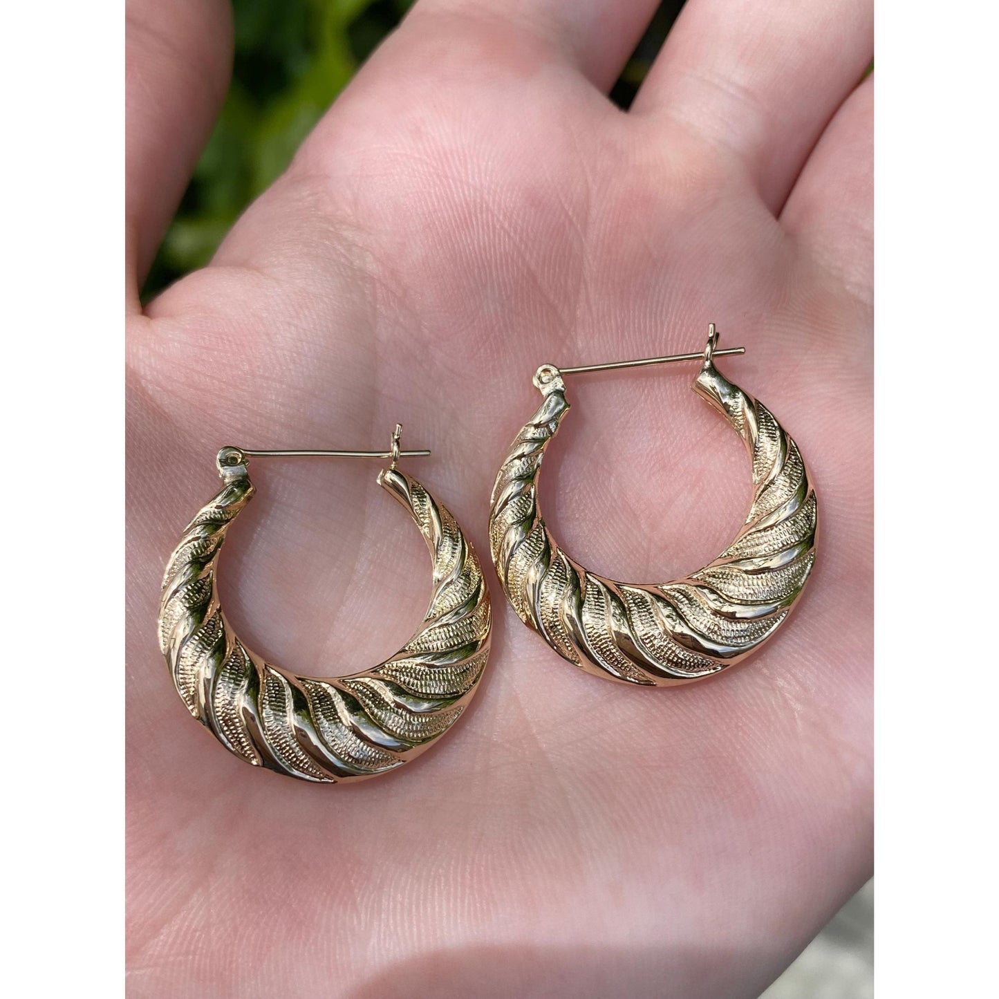 Vintage 14k Yellow Gold Scalloped Hoop Earrings
