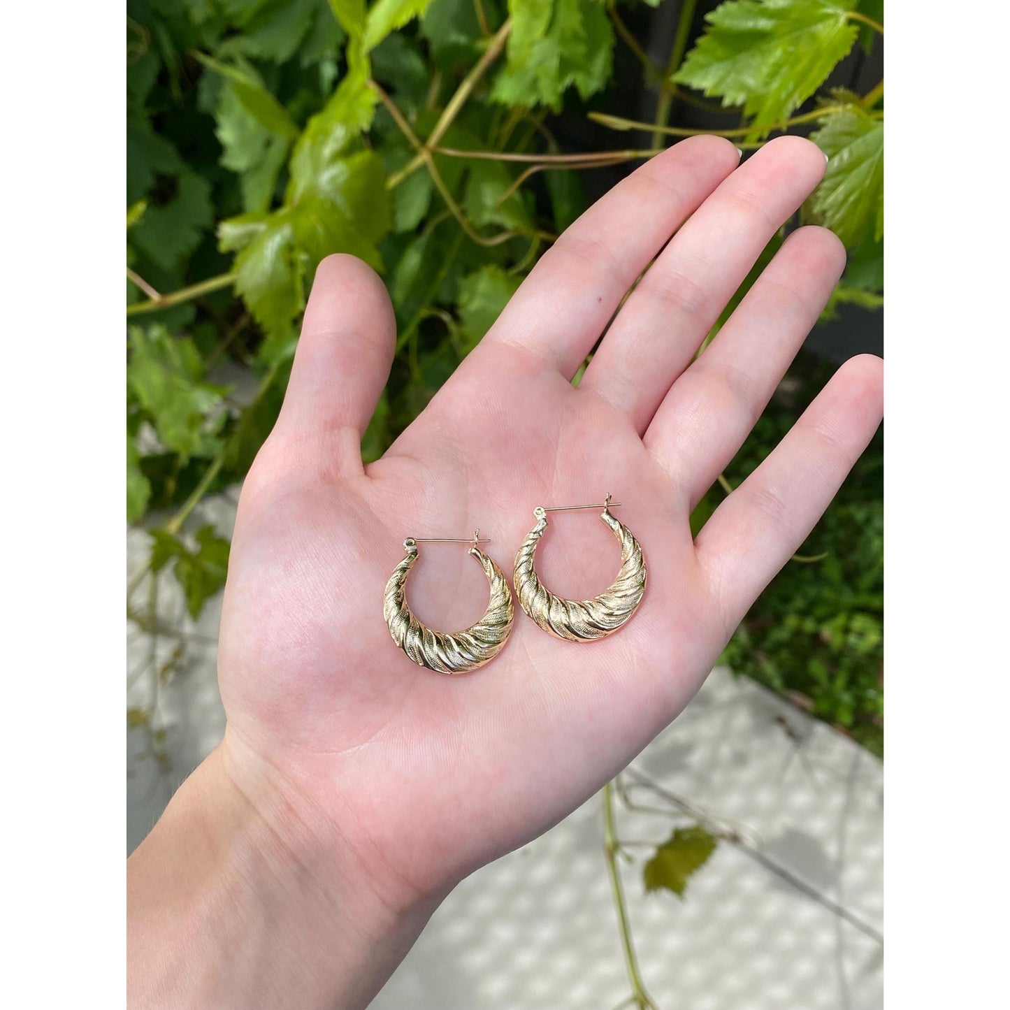 Vintage 14k Yellow Gold Scalloped Hoop Earrings