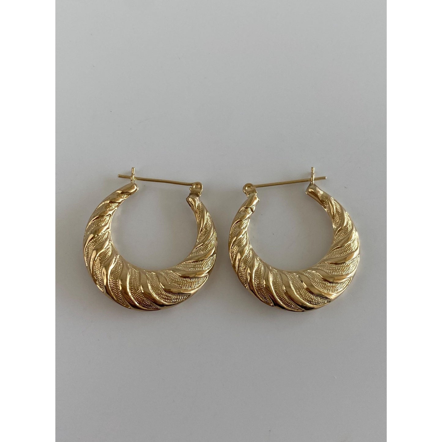 Vintage 14k Yellow Gold Scalloped Hoop Earrings