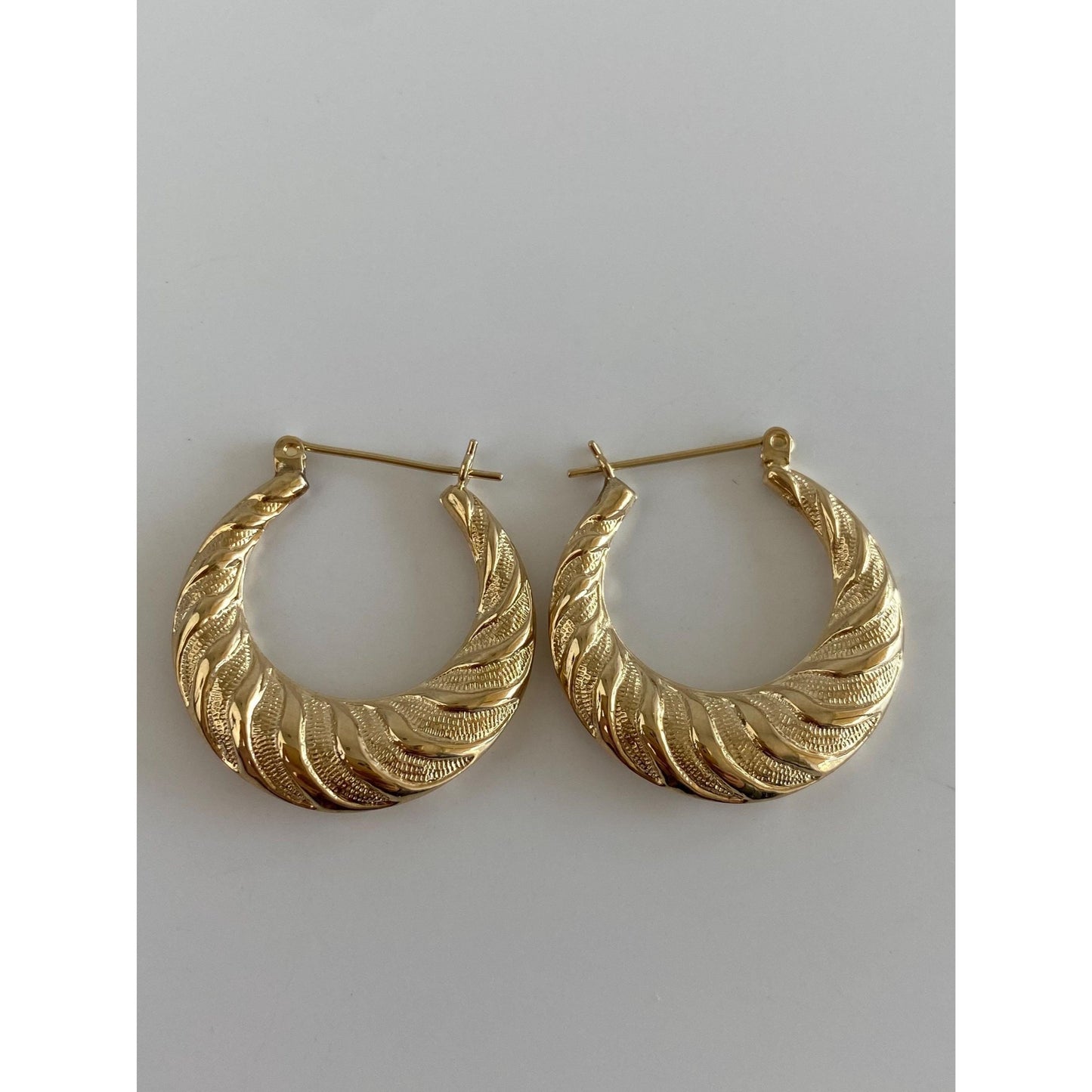 Vintage 14k Yellow Gold Scalloped Hoop Earrings