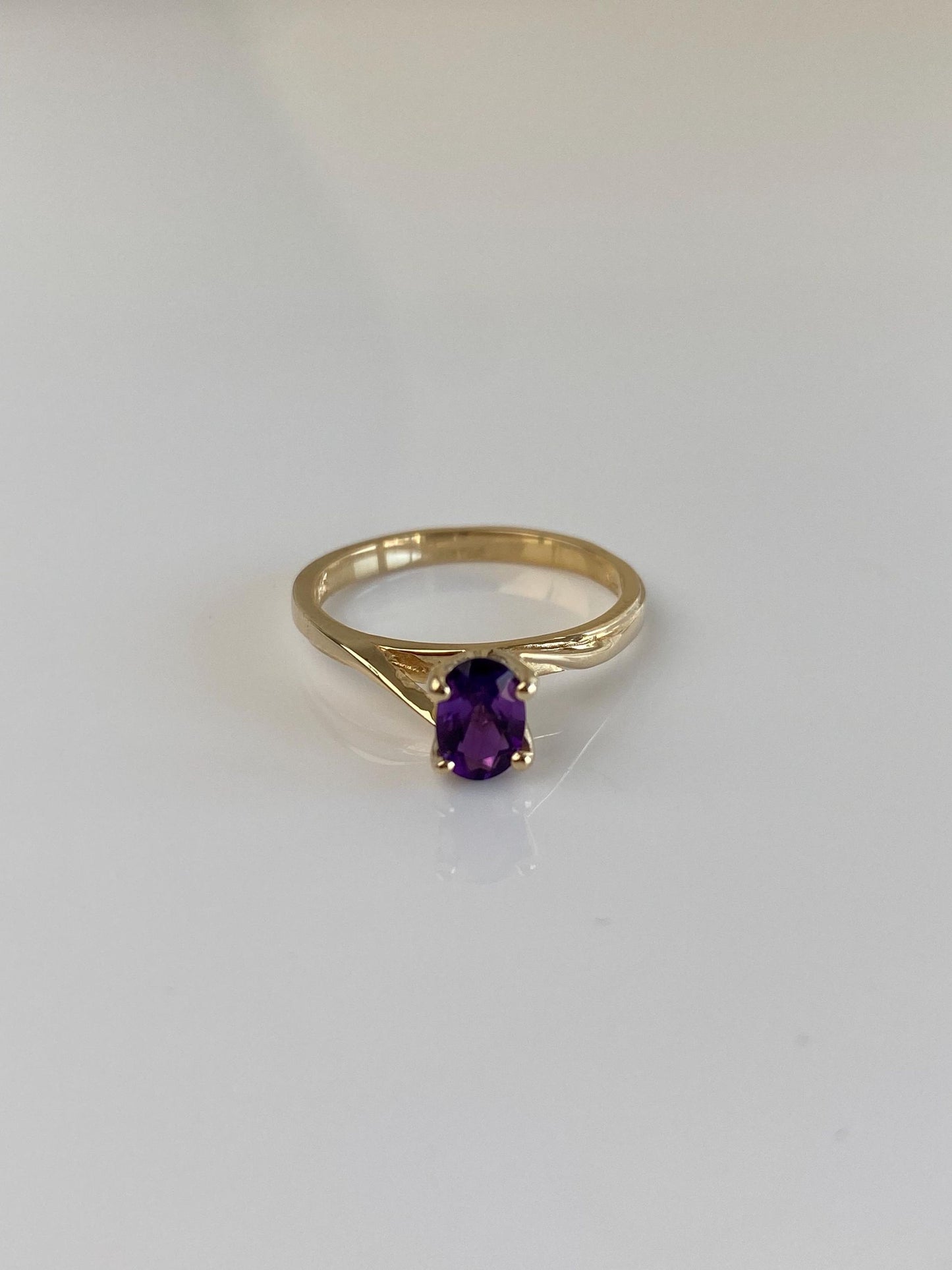 Vintage Solid 14k Yellow Gold Amethyst Ring - Size 5.5