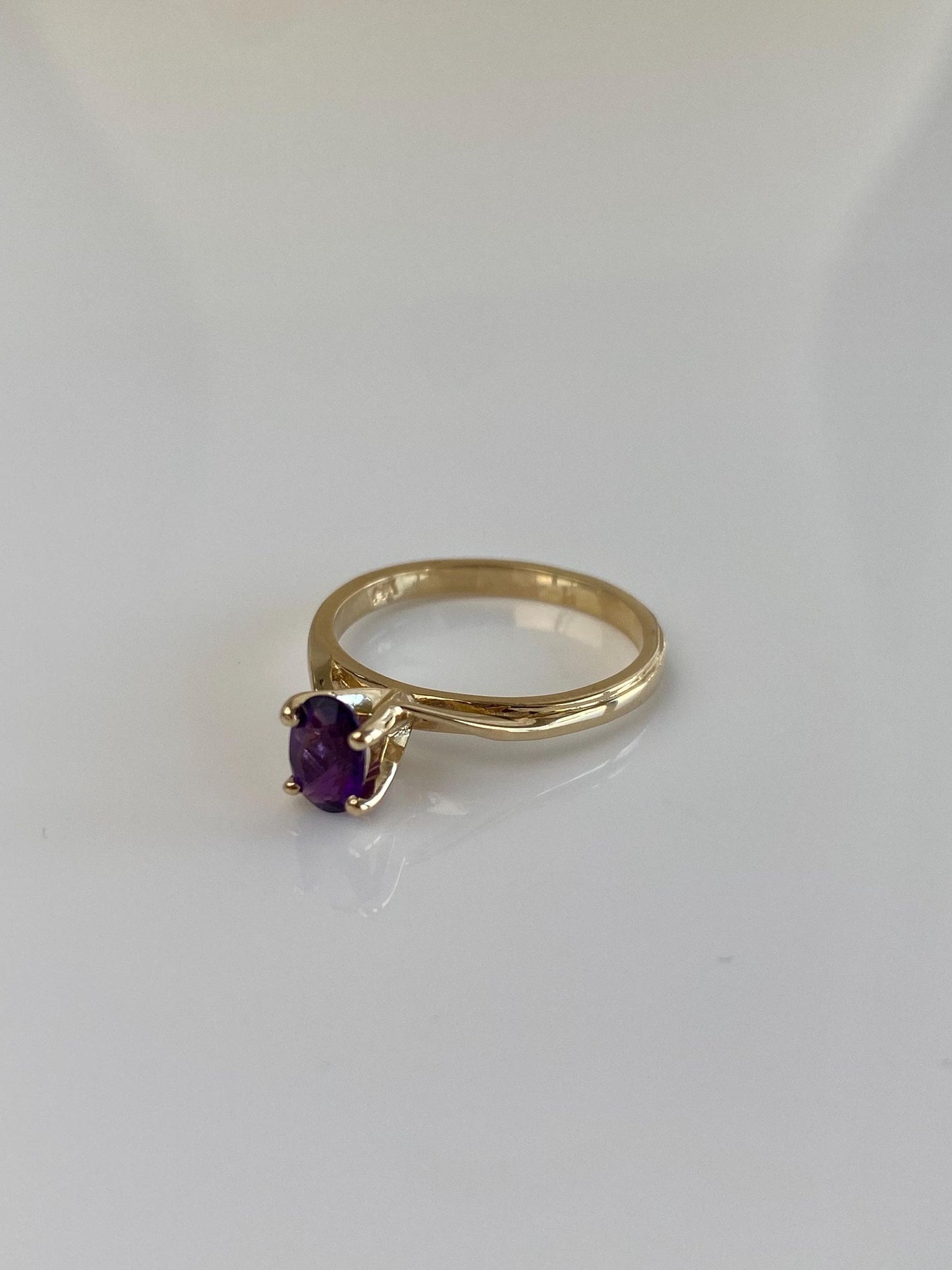 Vintage Solid 14k Yellow Gold Amethyst Ring - Size 5.5