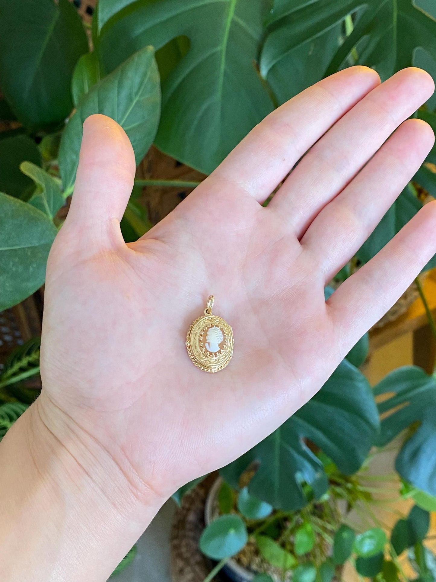 Vintage Solid 14k Yellow Gold Cameo Locket Charm