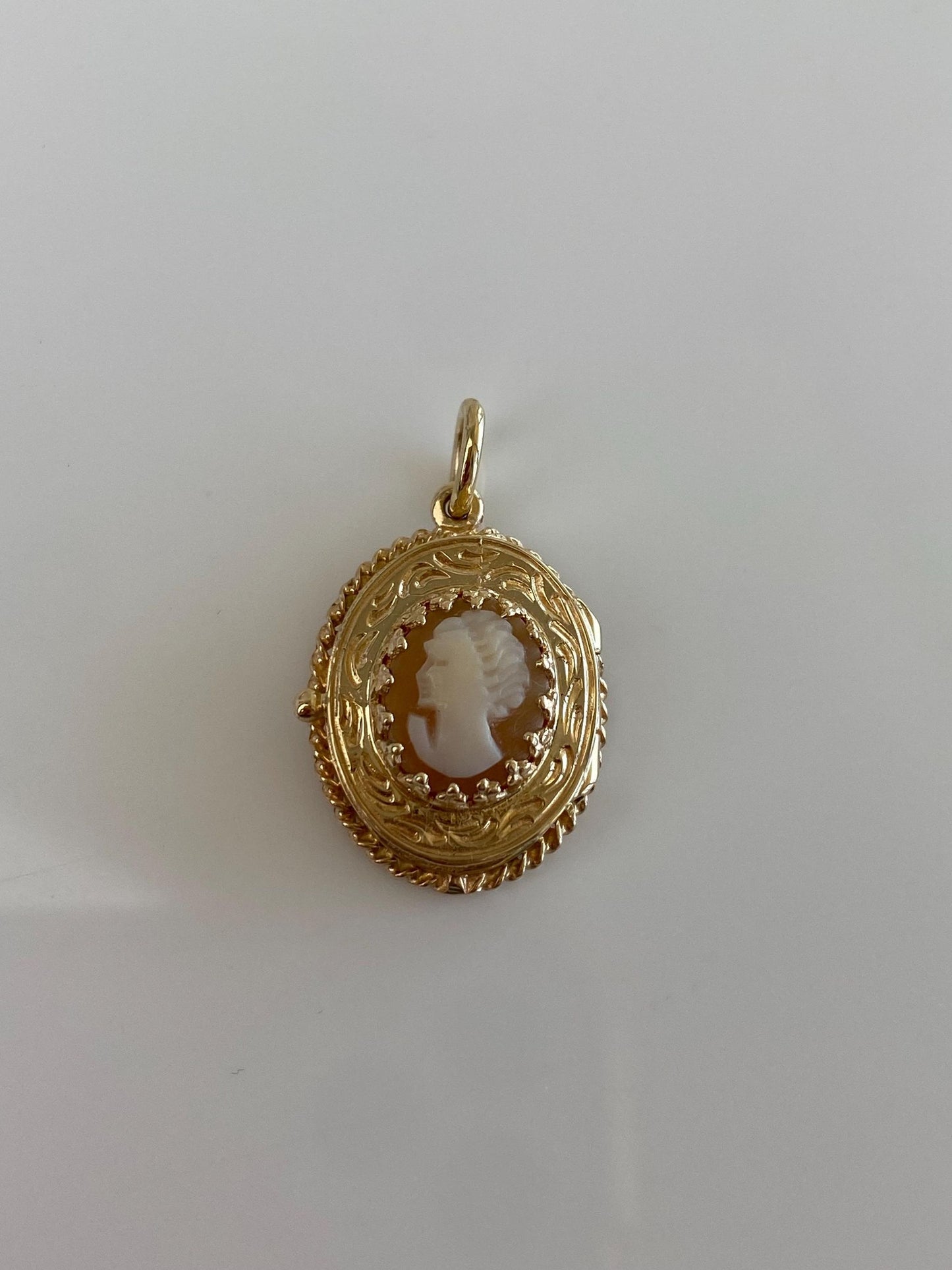 Vintage Solid 14k Yellow Gold Cameo Locket Charm
