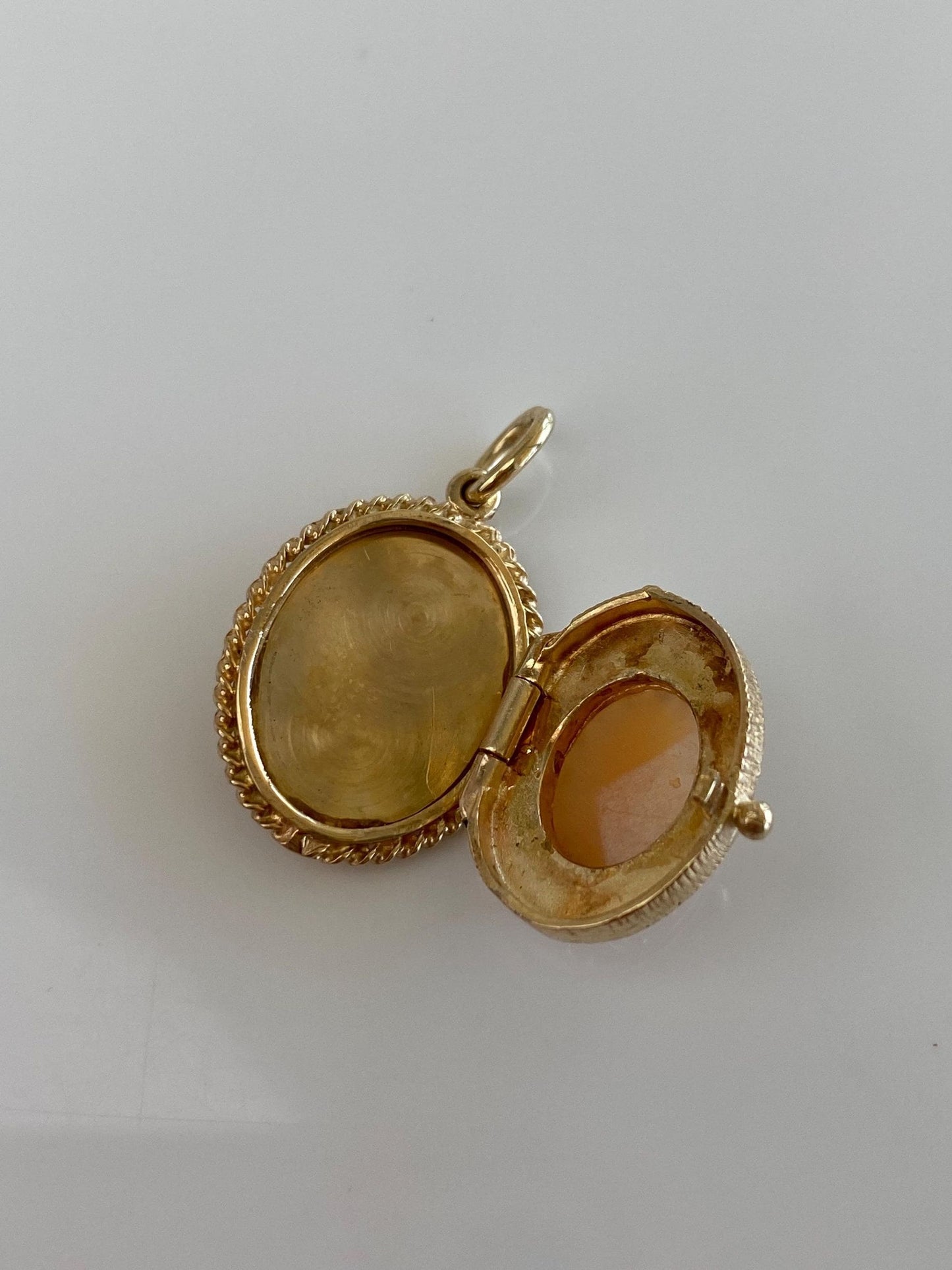 Vintage Solid 14k Yellow Gold Cameo Locket Charm
