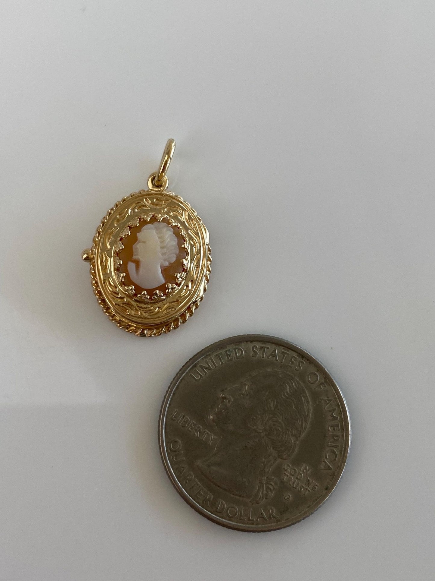 Vintage Solid 14k Yellow Gold Cameo Locket Charm