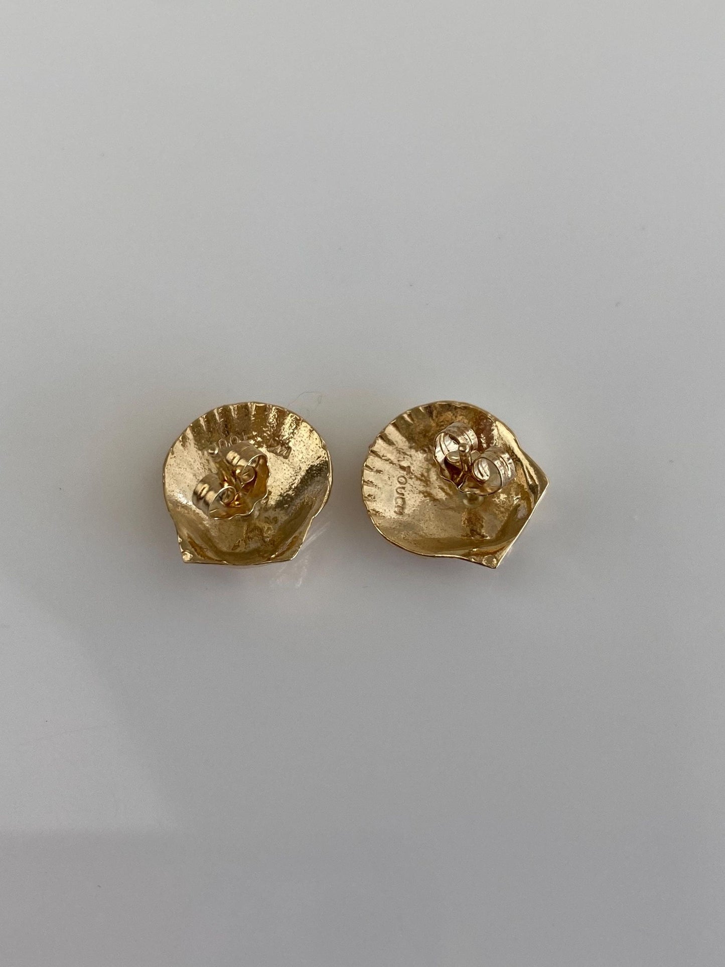 Vintage Solid 14k Yellow Gold Shell Stud Earrings