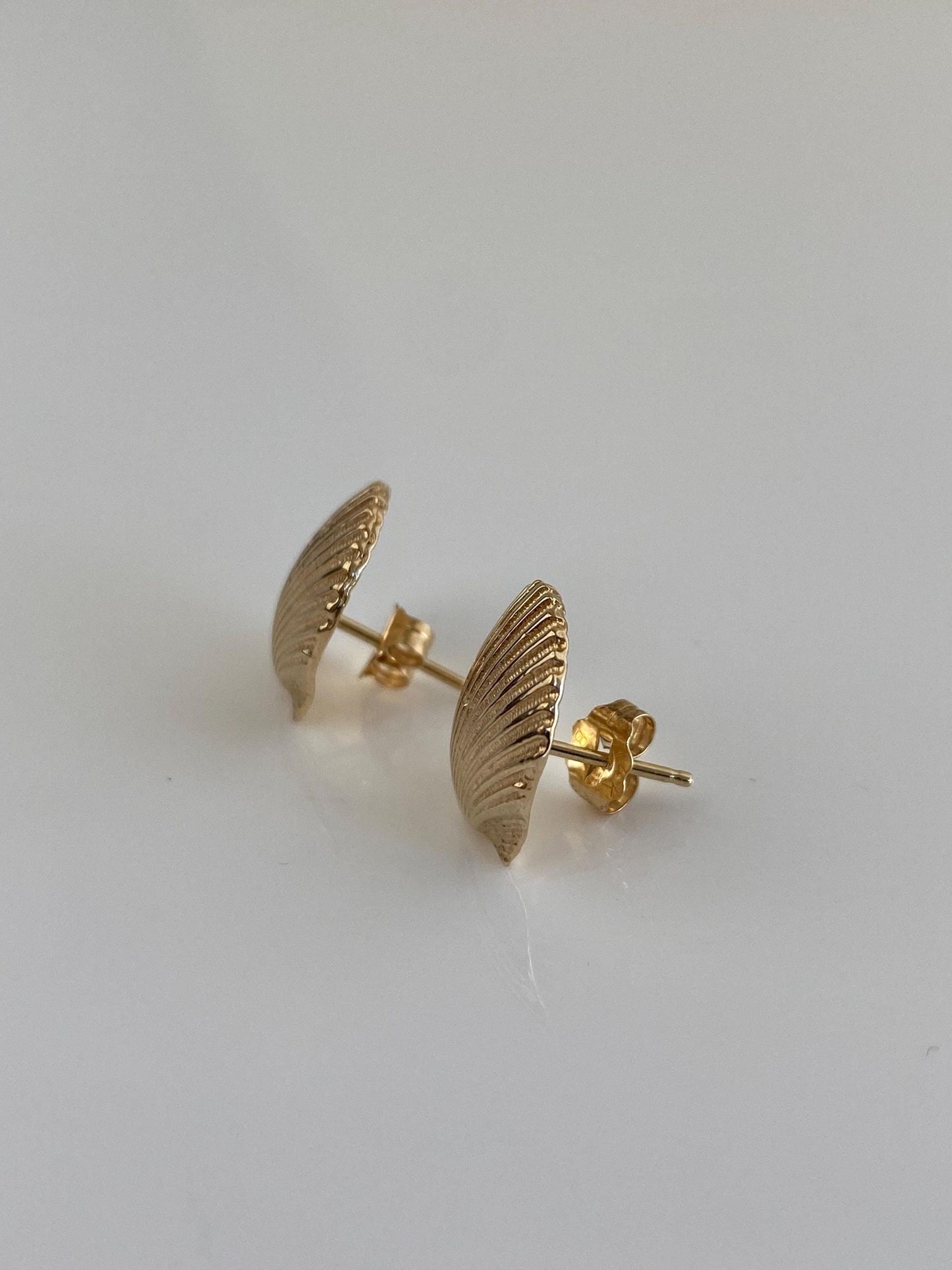Vintage Solid 14k Yellow Gold Shell Stud Earrings