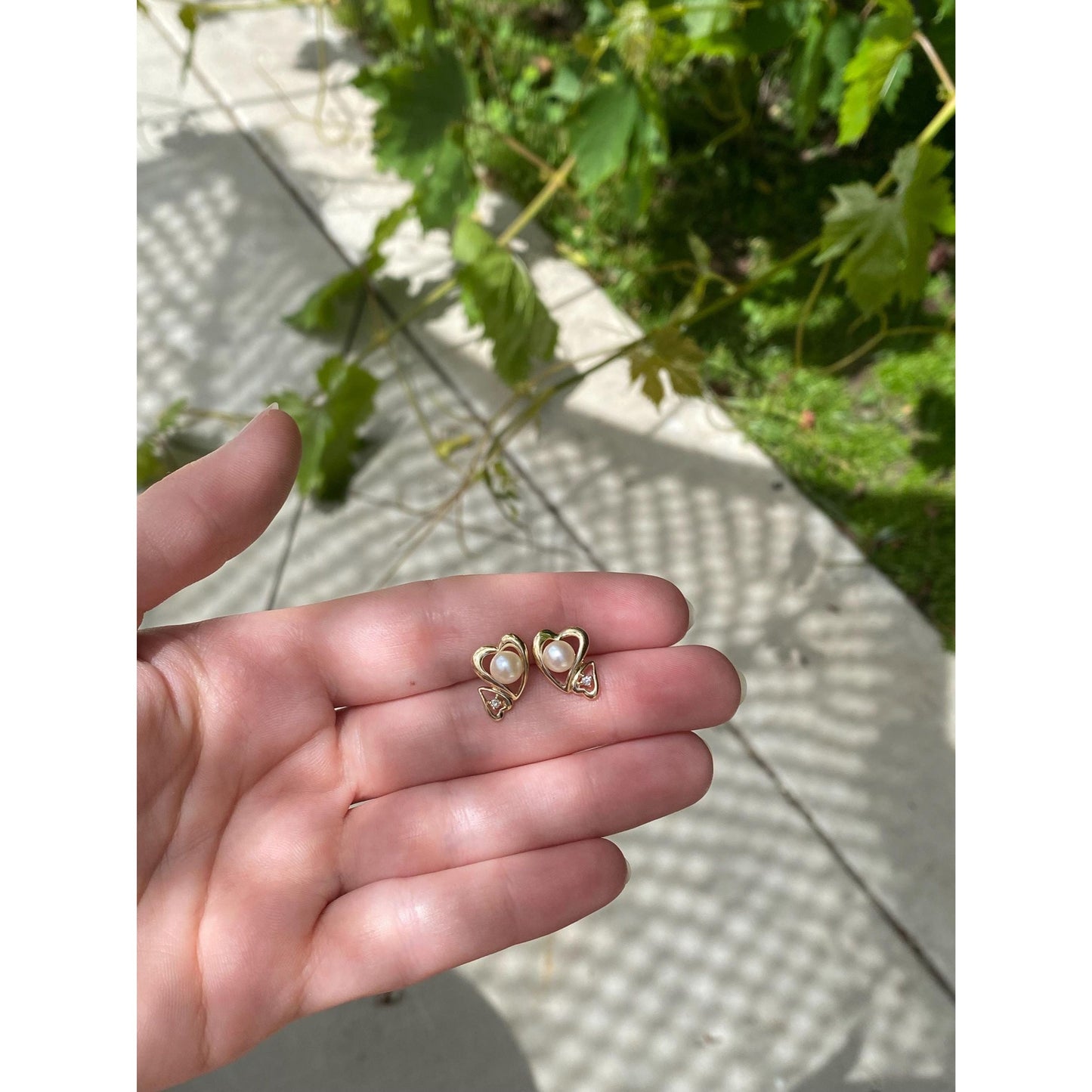 Vintage Solid 14k Yellow Gold Diamond Pearl Heart Stud Earrings