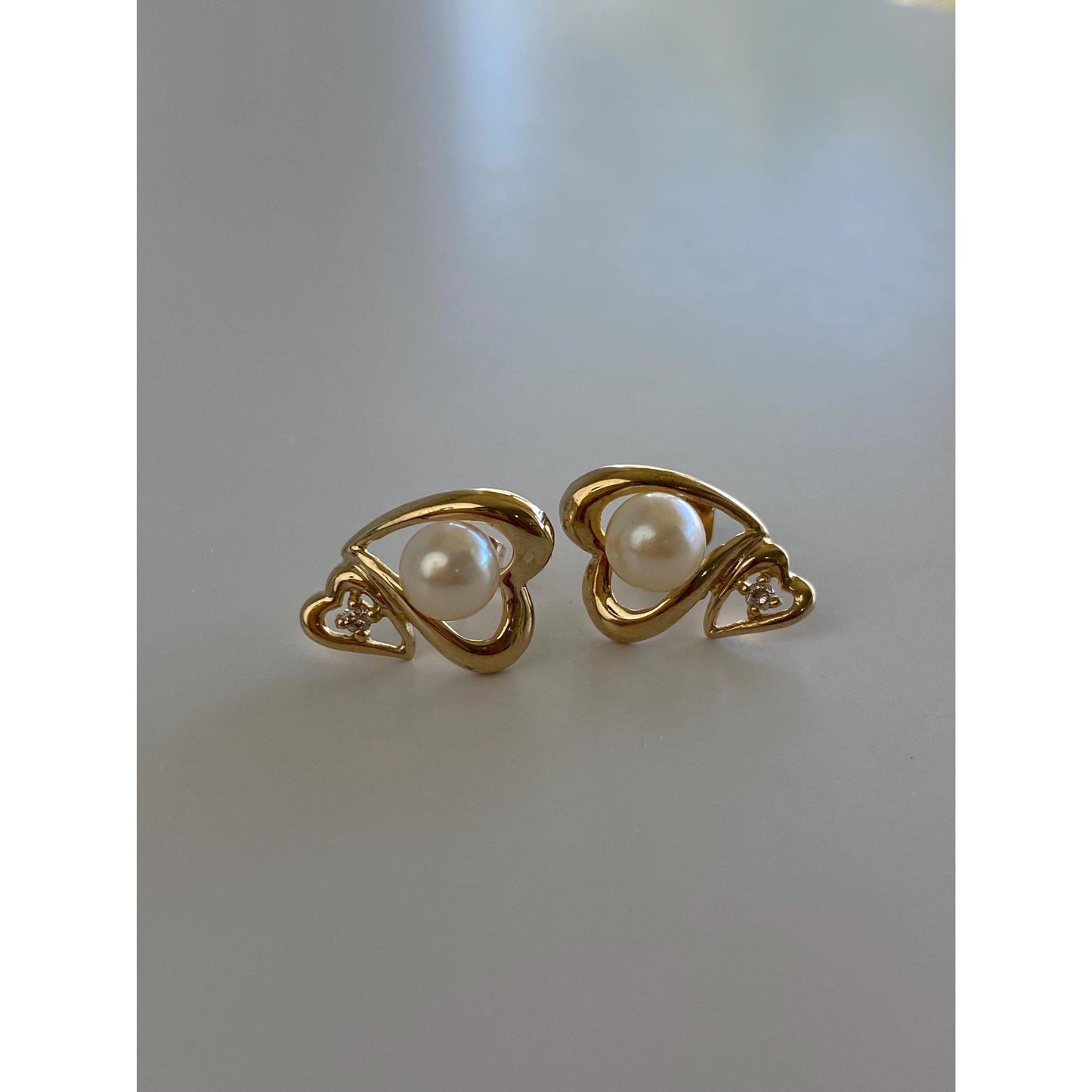 Vintage Solid 14k Yellow Gold Diamond Pearl Heart Stud Earrings