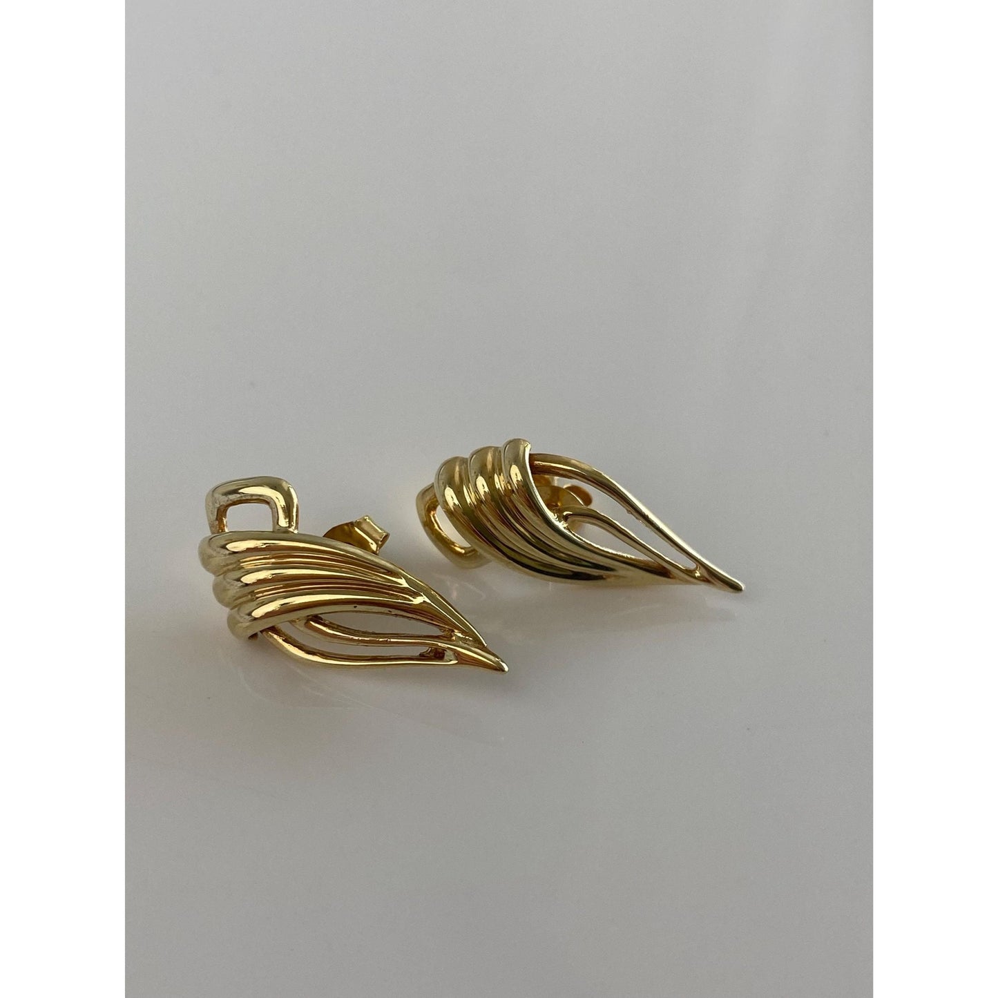 Vintage Solid 14k Yellow Gold Fluted Stud Earrings