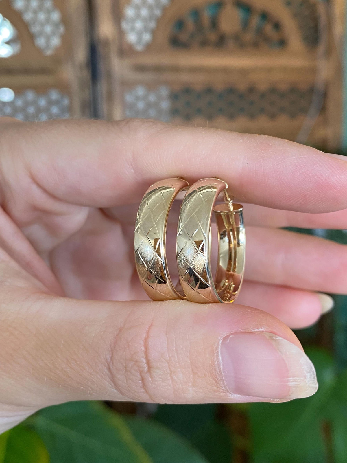 Vintage 14k Yellow Gold Checkerboard Pattern Hoop Earrings