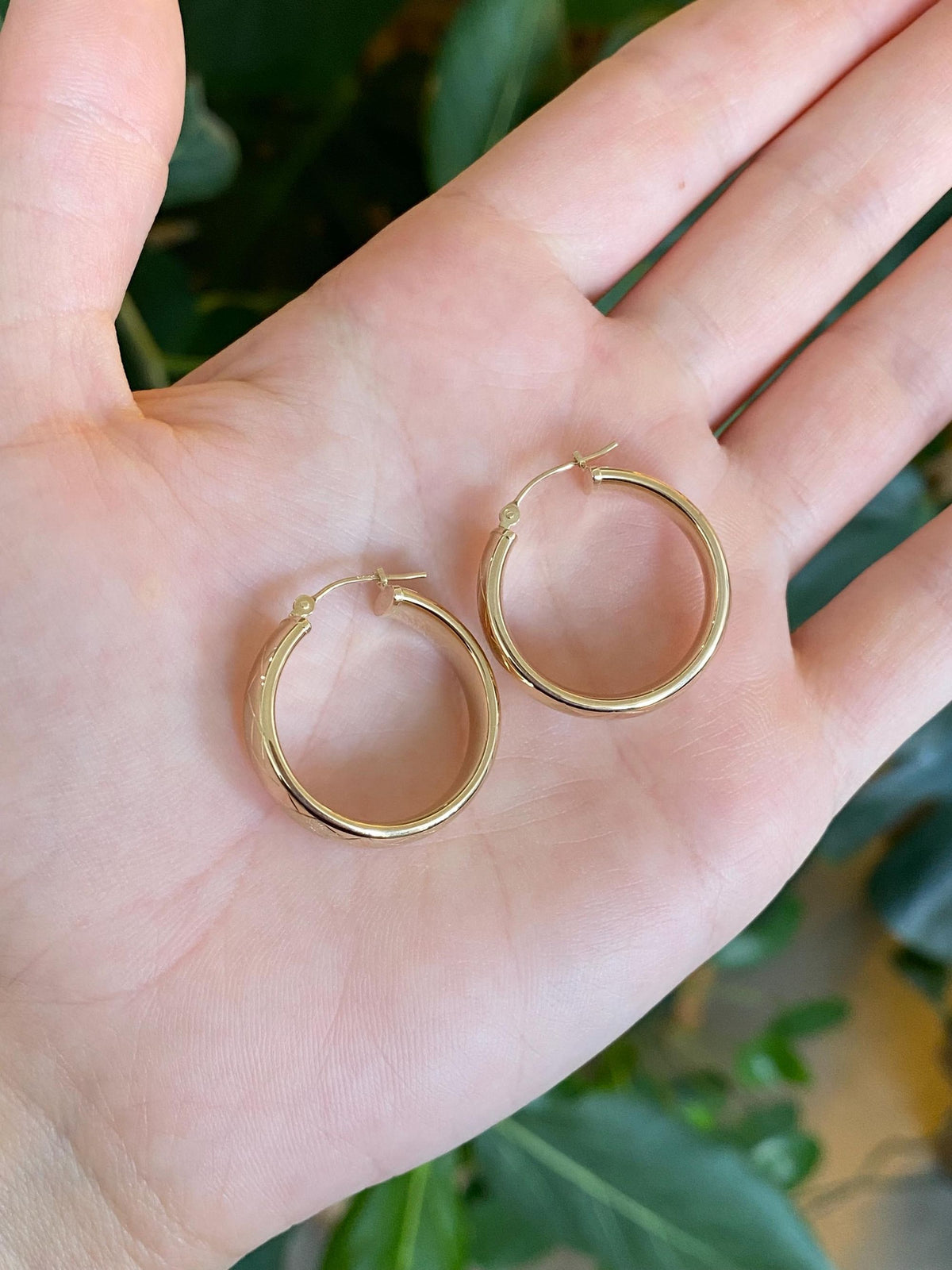 Vintage 14k Yellow Gold Checkerboard Pattern Hoop Earrings