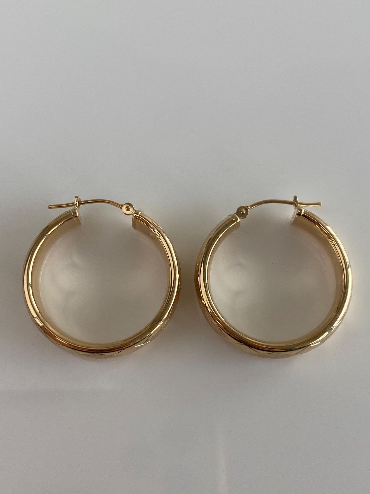 Vintage 14k Yellow Gold Checkerboard Pattern Hoop Earrings