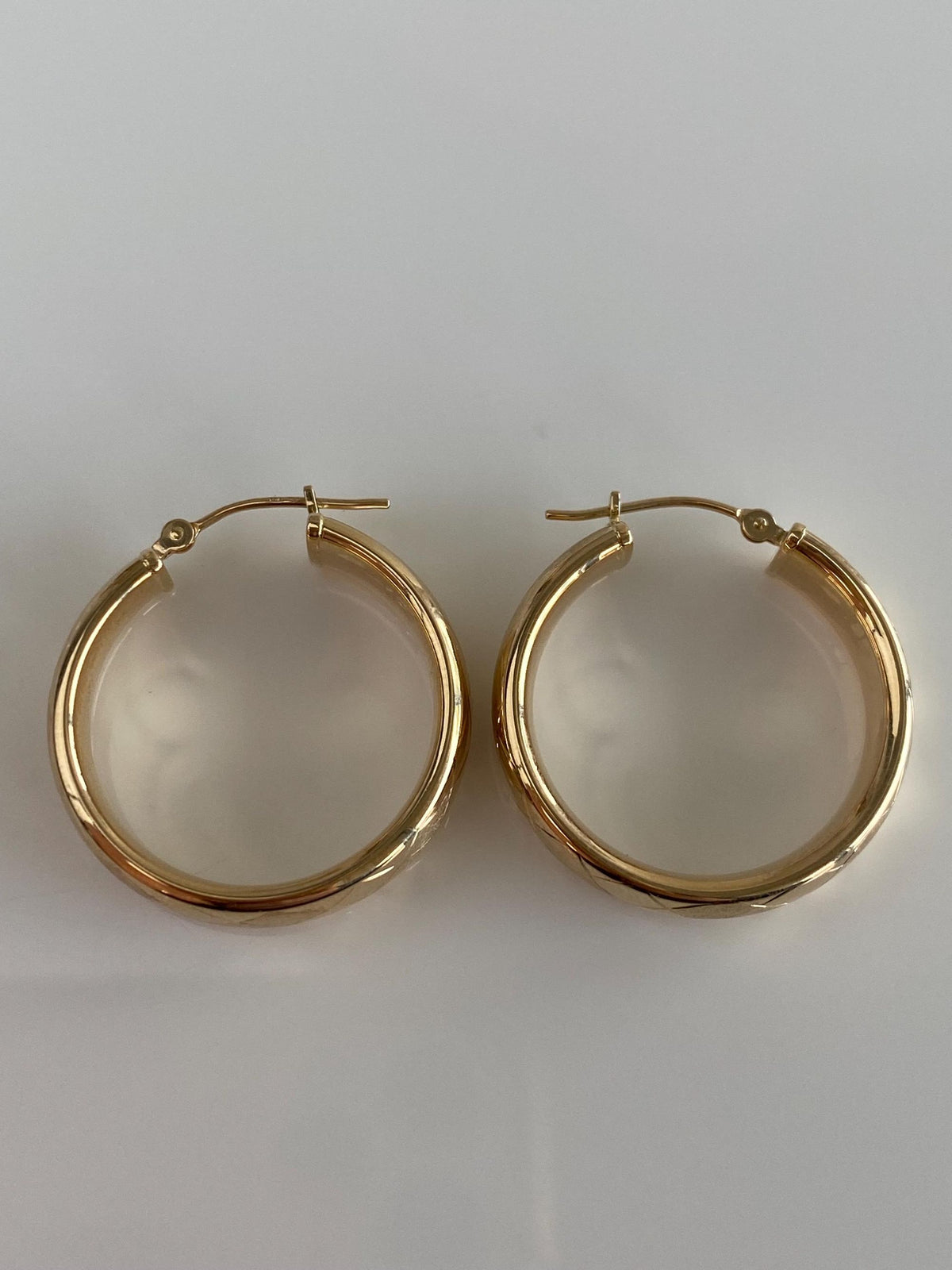 Vintage 14k Yellow Gold Checkerboard Pattern Hoop Earrings