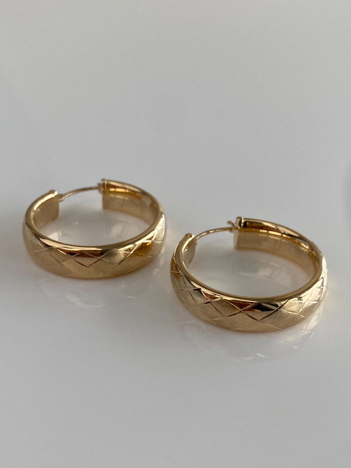 Vintage 14k Yellow Gold Checkerboard Pattern Hoop Earrings