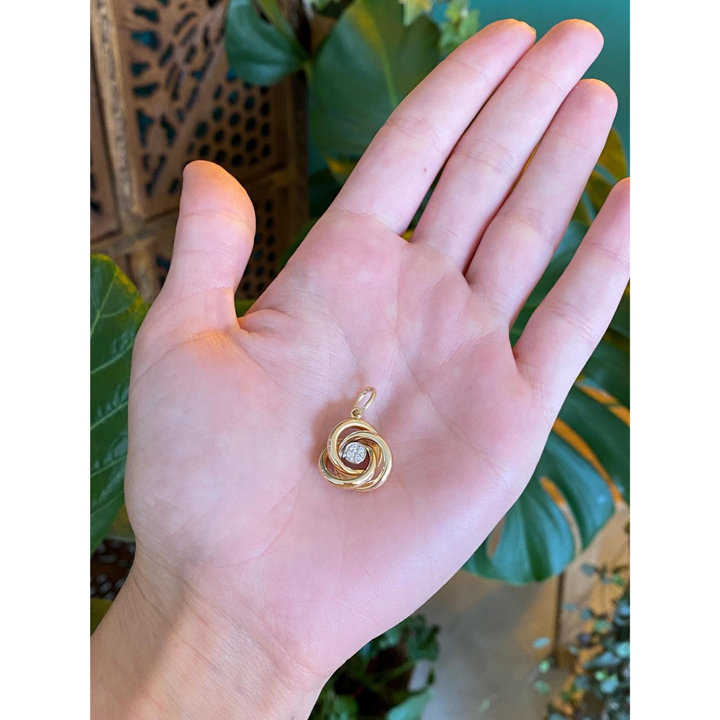 Vintage 14k Yellow Gold Clear Sapphire Knot Charm