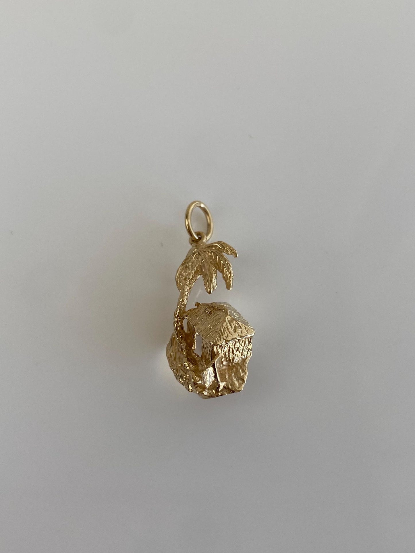 Vintage Solid 14k Yellow Gold Beach Hut Charm