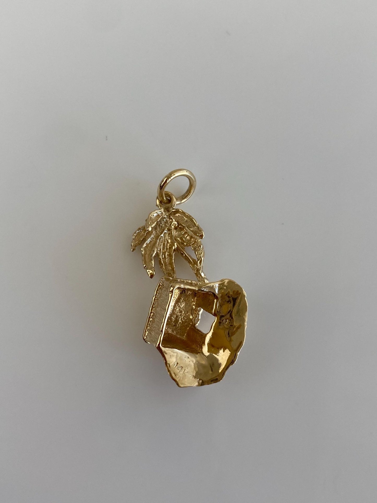 Vintage Solid 14k Yellow Gold Beach Hut Charm