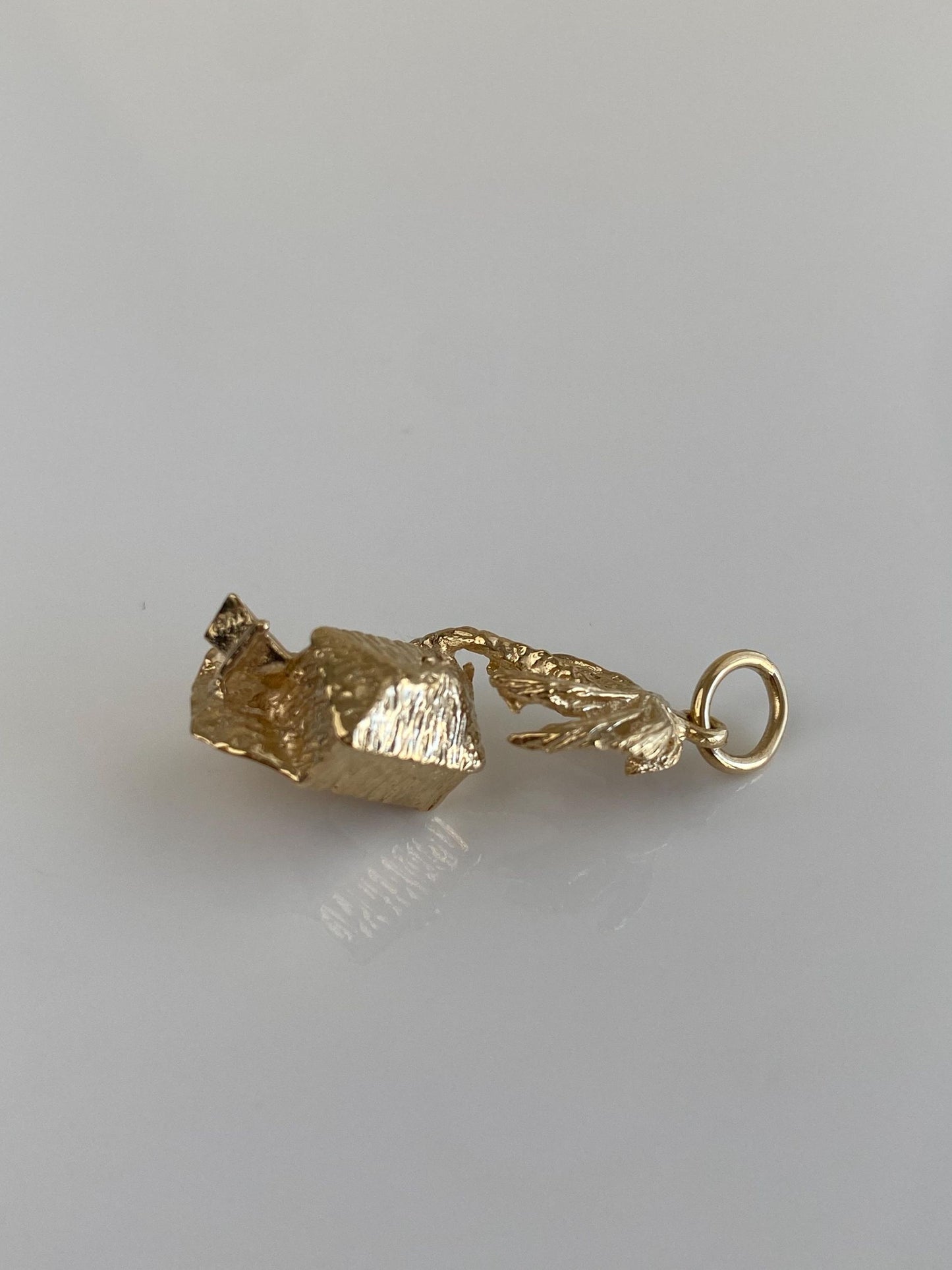 Vintage Solid 14k Yellow Gold Beach Hut Charm