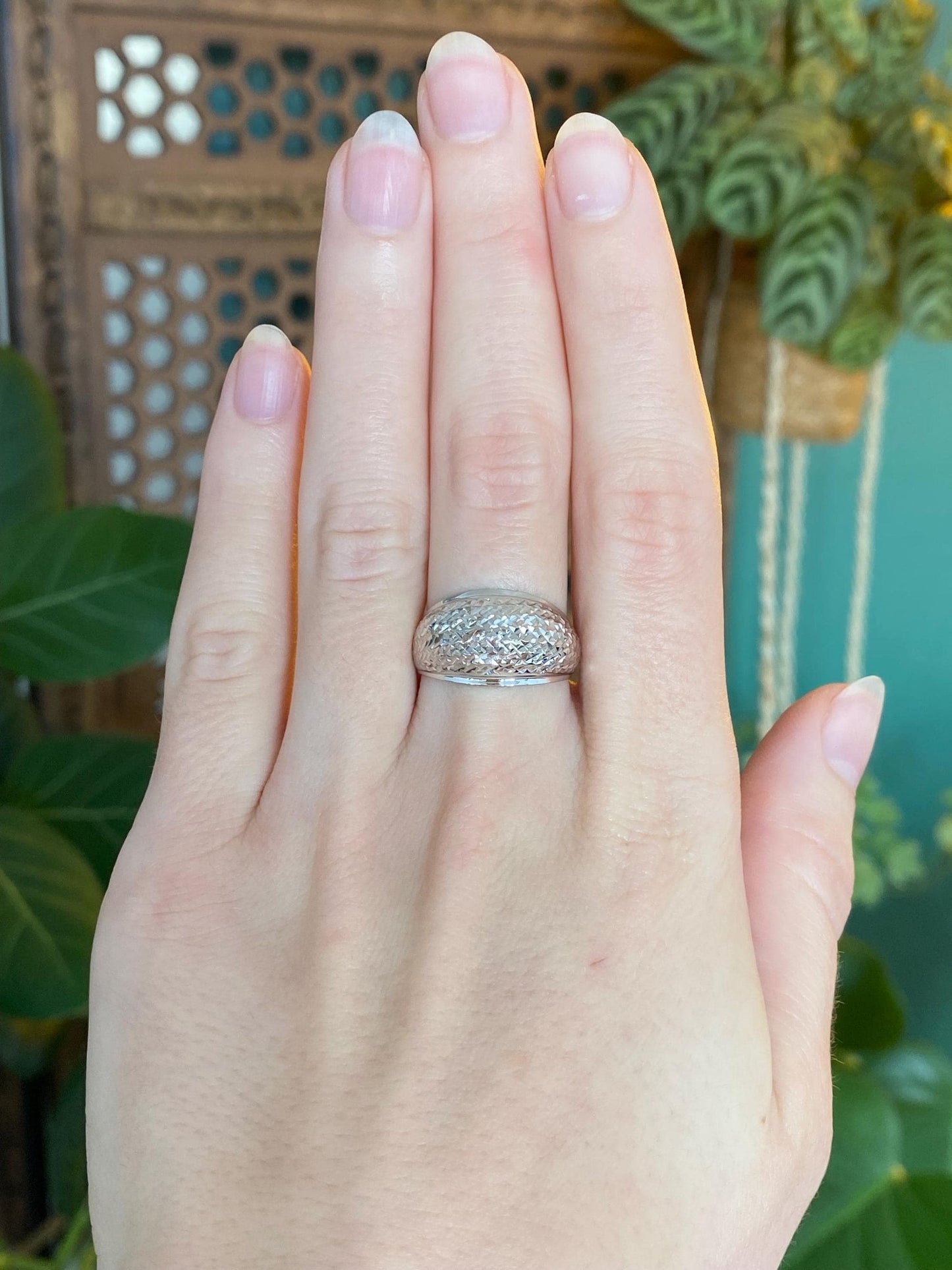 Vintage Solid 14k White Gold Diamond Cut Domed Ring Band - Size 7.75