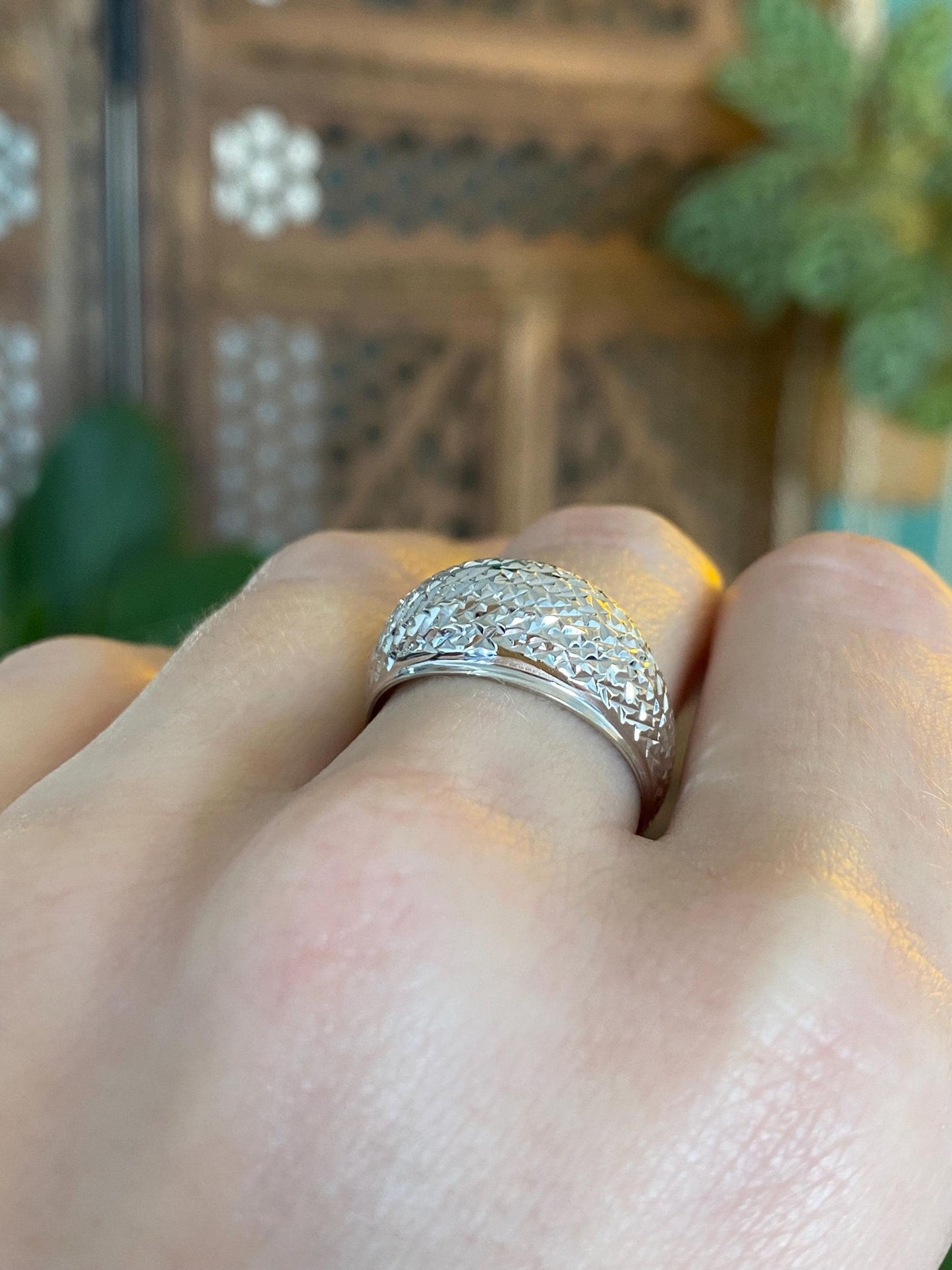 Vintage Solid 14k White Gold Diamond Cut Domed Ring Band - Size 7.75