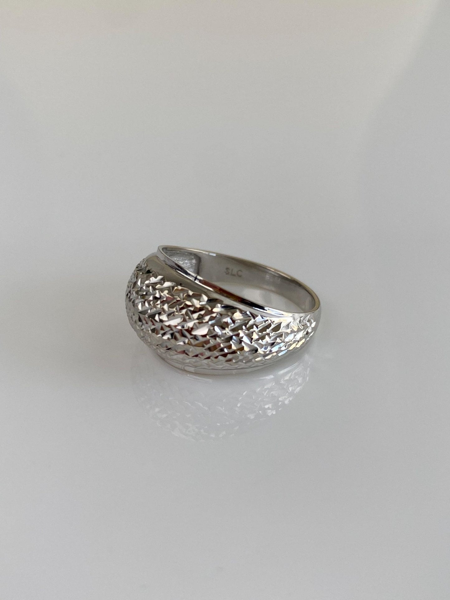 Vintage Solid 14k White Gold Diamond Cut Domed Ring Band - Size 7.75