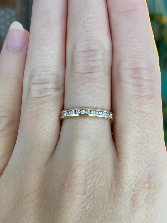 Vintage Solid 14k Yellow Gold Diamond Ring Band - Size 6.75