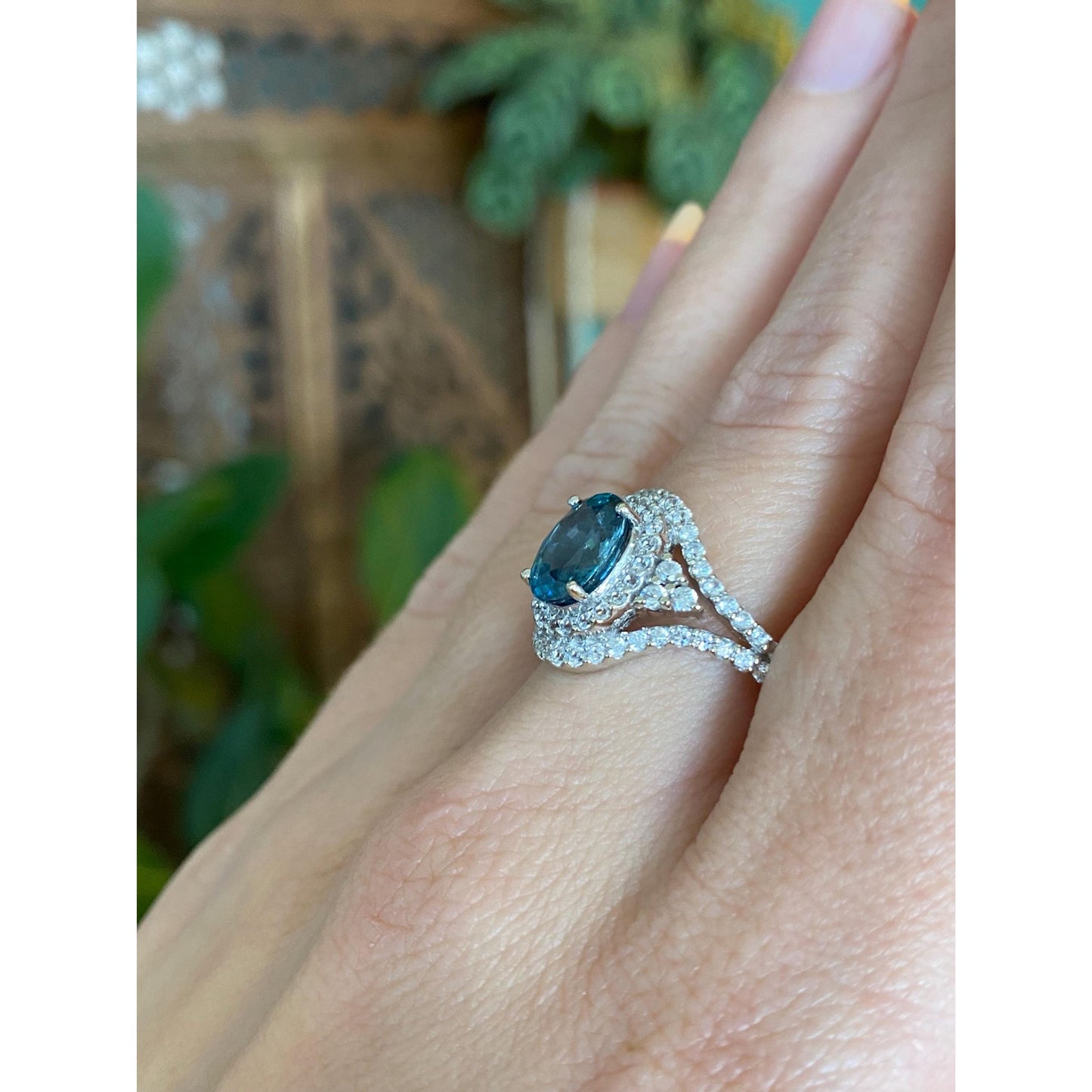 Vintage Solid 10k White Gold Clear Cubic Zirconia Light Blue Spinel Ring - Size 7.75