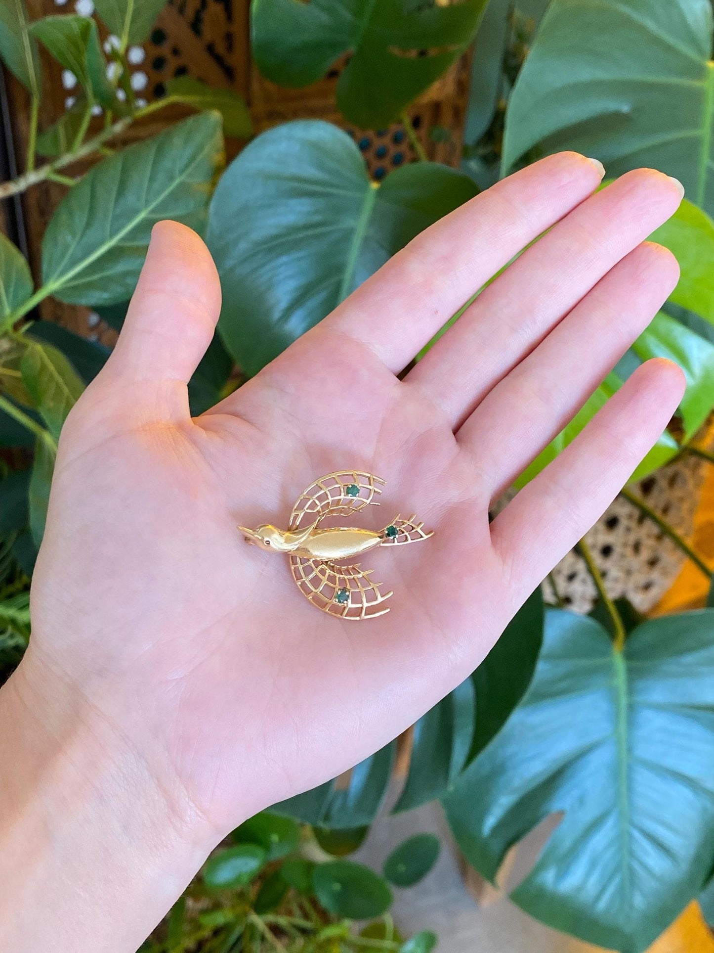 Vintage Solid 14k Yellow Gold Emerald Open Work Bird Brooch Pin