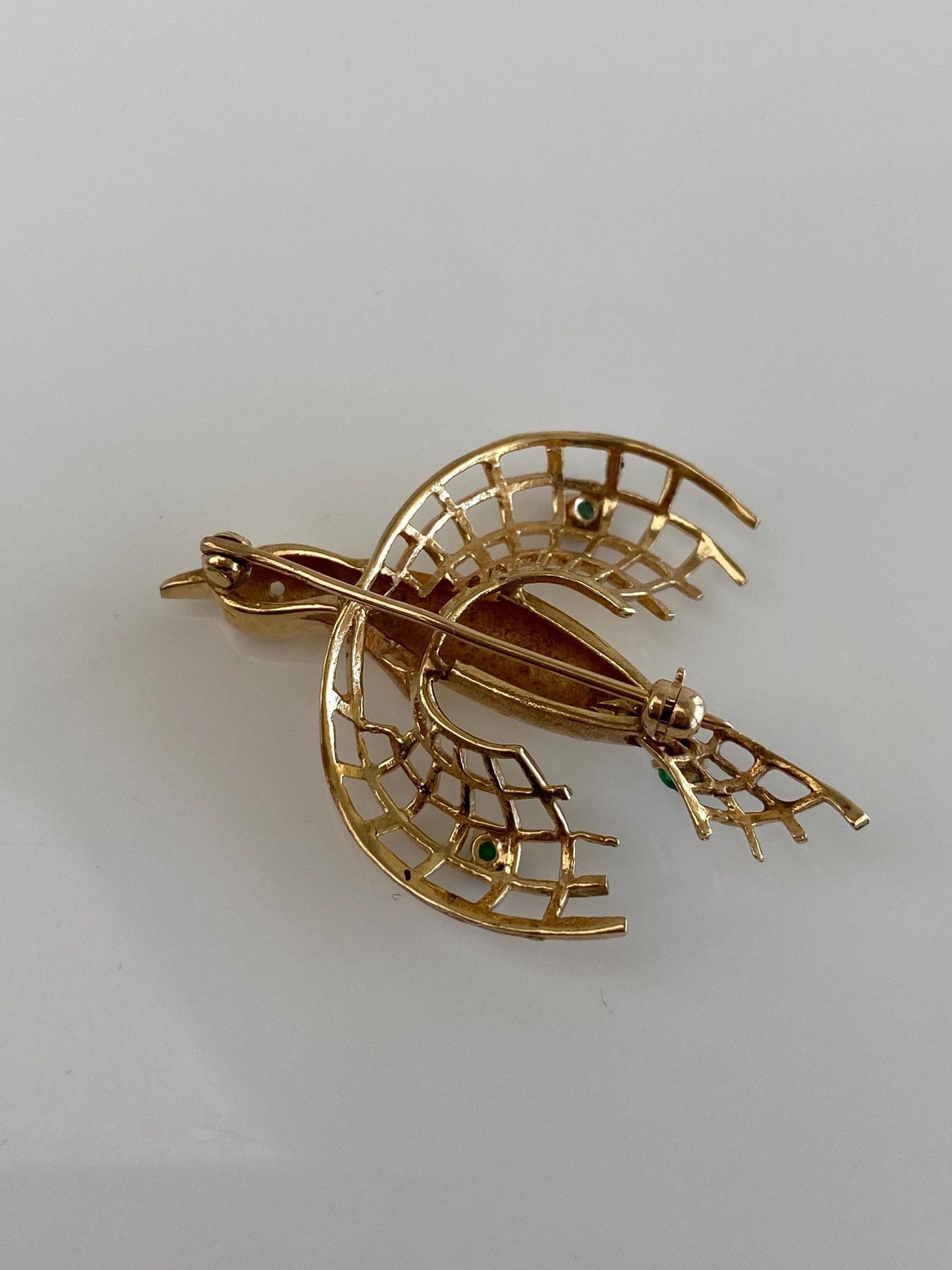 Vintage Solid 14k Yellow Gold Emerald Open Work Bird Brooch Pin
