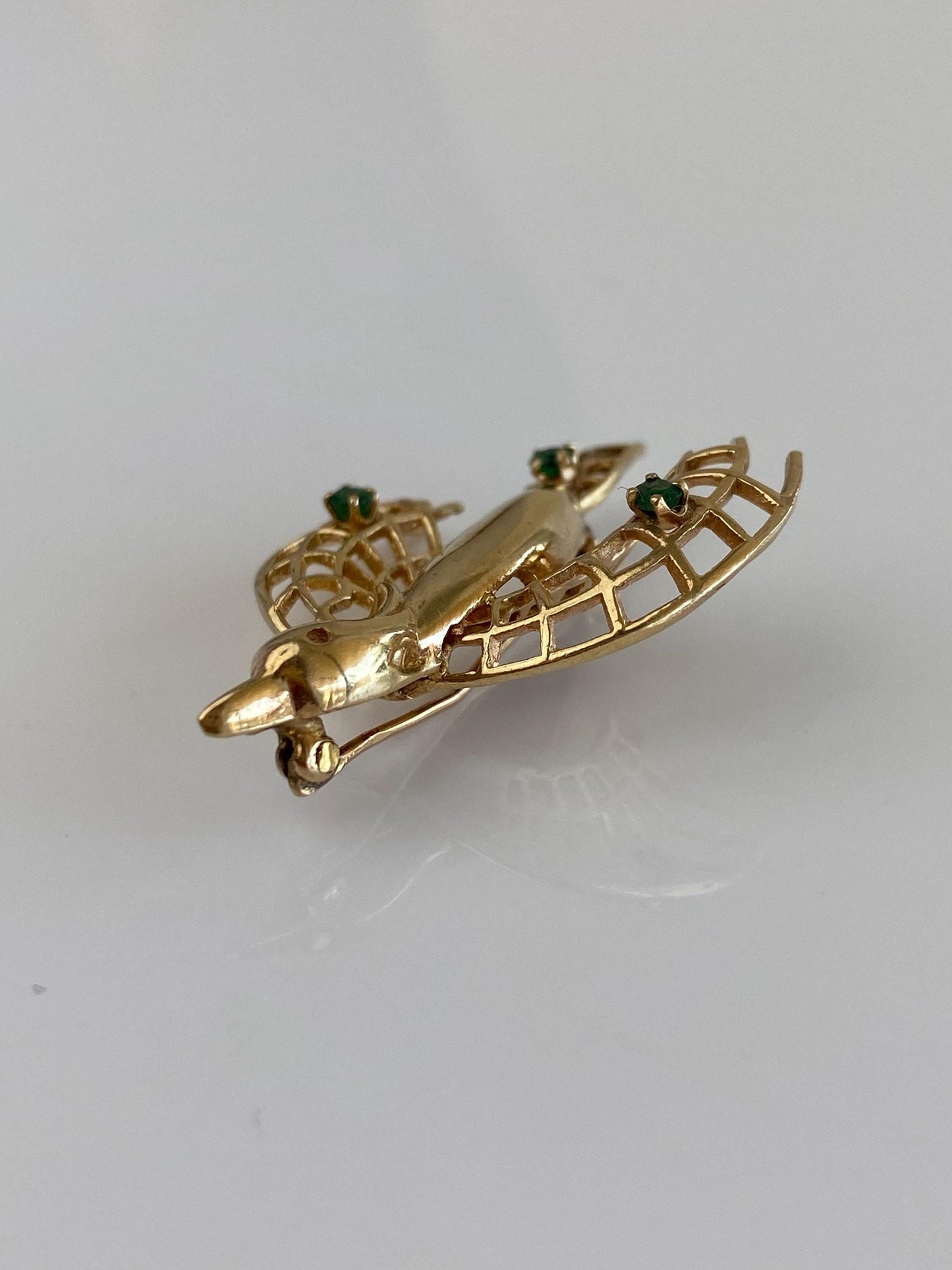 Vintage Solid 14k Yellow Gold Emerald Open Work Bird Brooch Pin