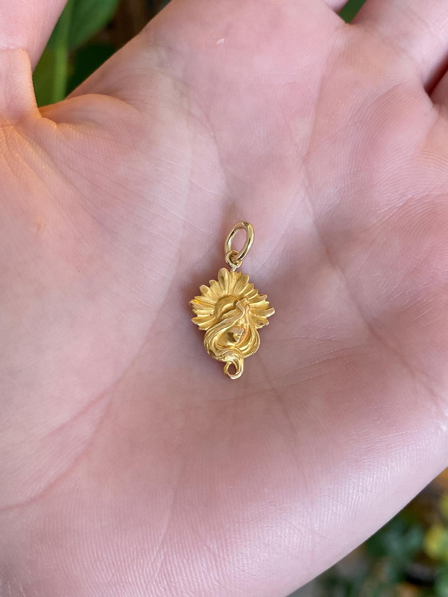 Vintage Solid 18k Yellow Gold Art Nouveau Lady Sunflower Charm
