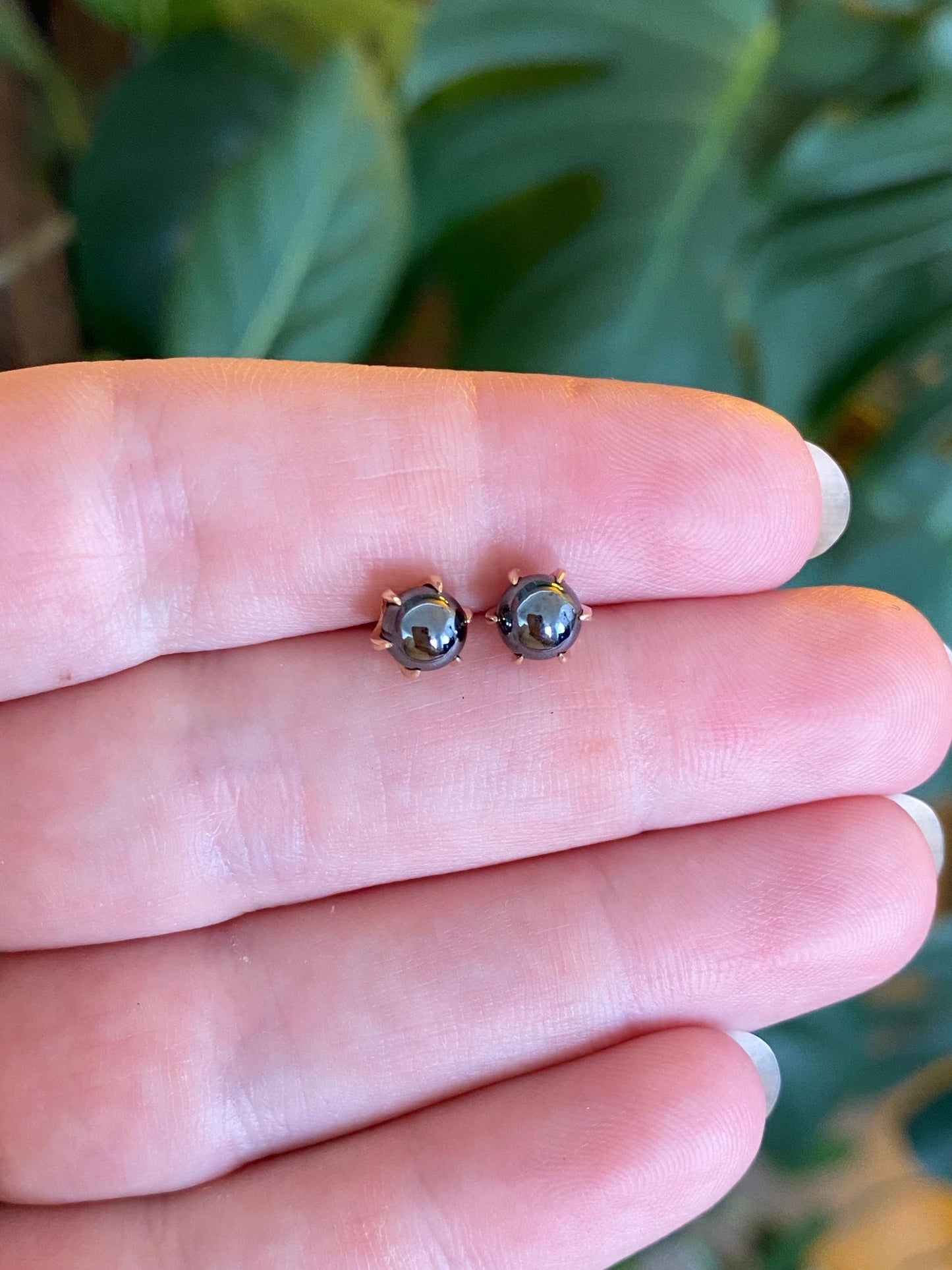 Vintage 14k Yellow Gold Hematite Sphere Stud Earrings