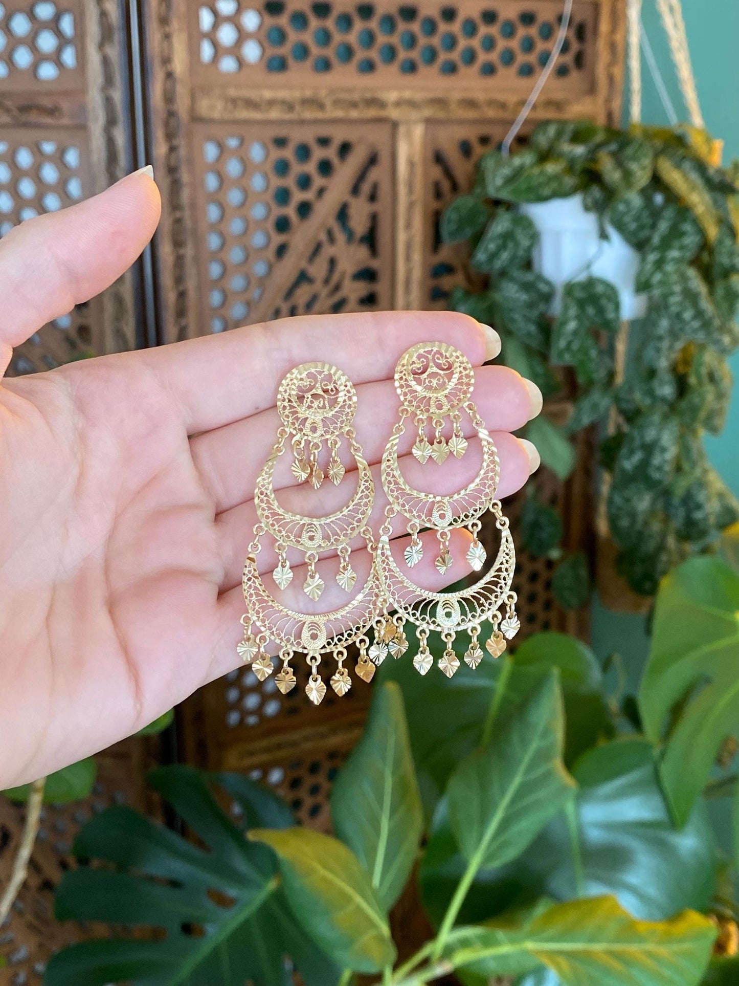Vintage Solid 14k Yellow Gold Diamond Cut Filigree Chandelier Dangle Stud Earrings