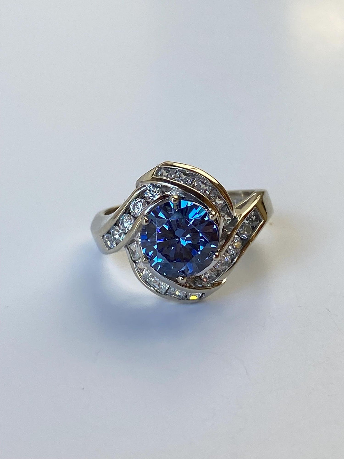Solid 14k White Gold Cubic Zirconia Ring - Size 7