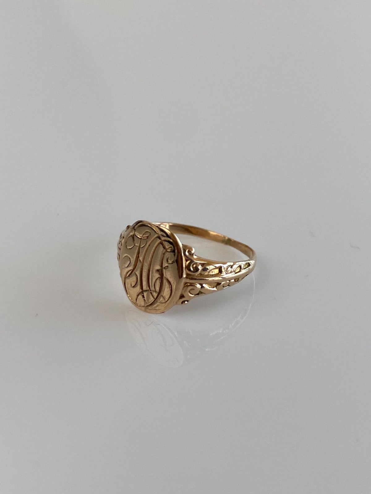 Vintage Solid 9k Yellow Gold Monogram Signet Ring - Size 4